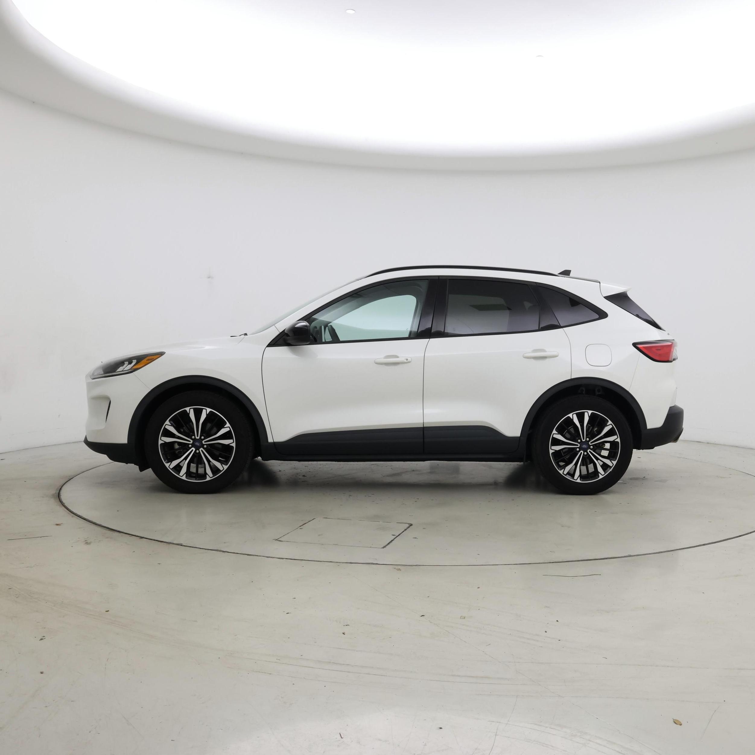 Thumbnail: 2021 Ford Escape - 3