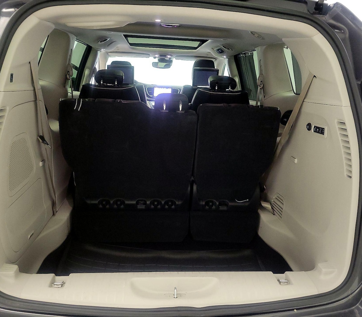Trunk/Cargo (Seats Up)