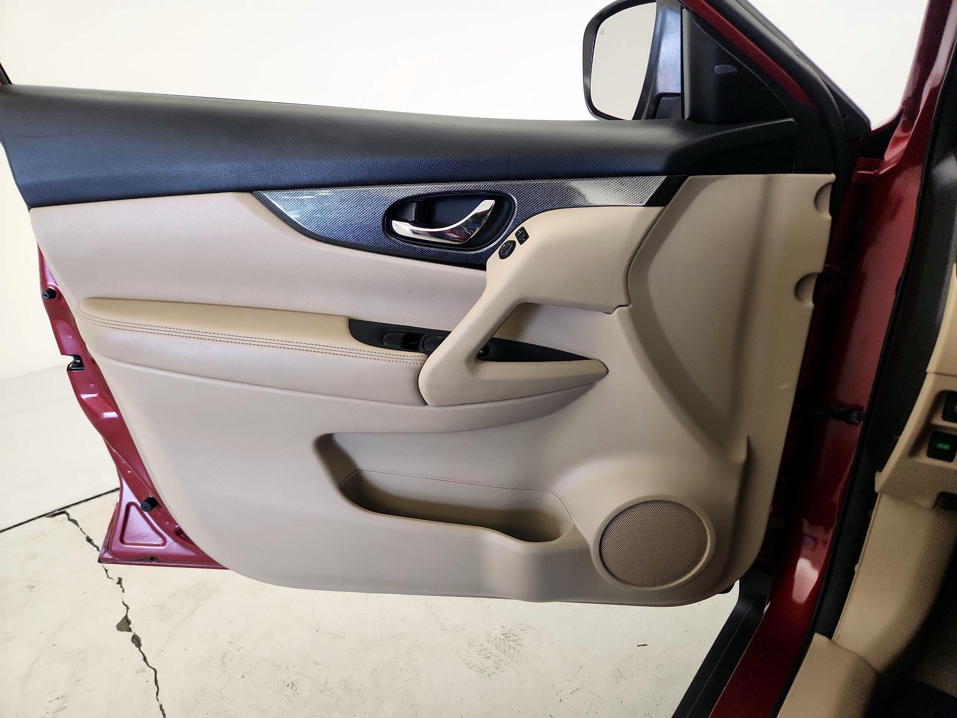 Thumbnail: 2015 Nissan Rogue - 12