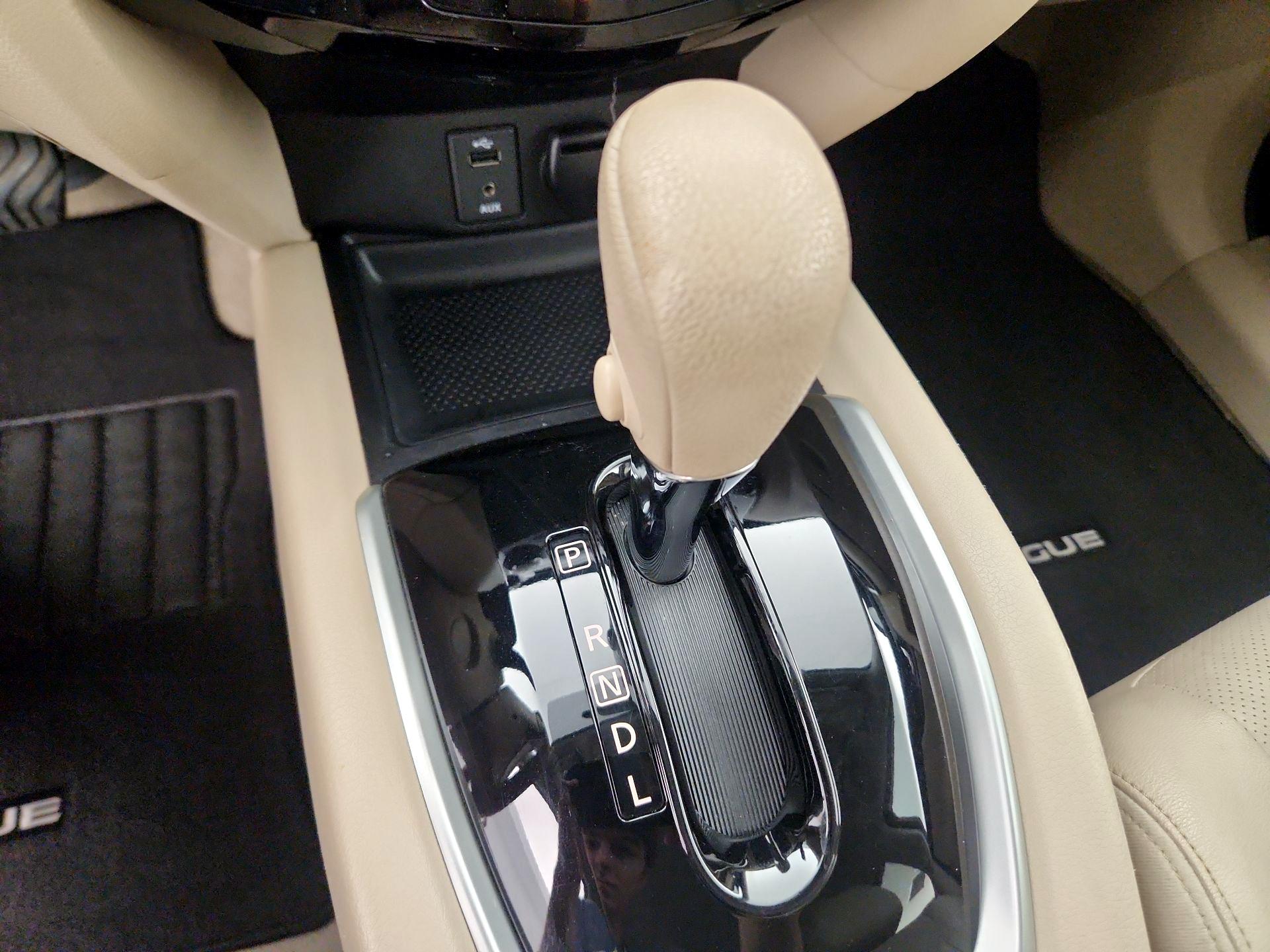 Thumbnail: 2015 Nissan Rogue - 17