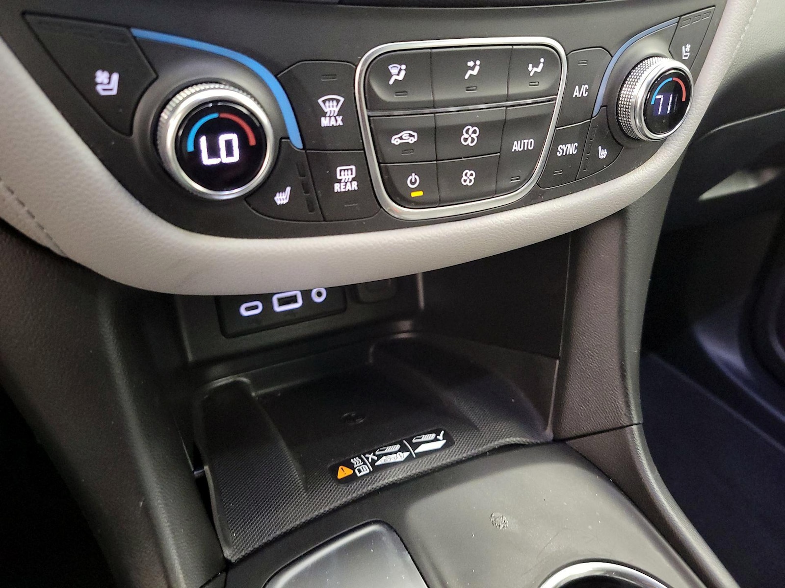 2020 Chevrolet Equinox Premier - Photo 18