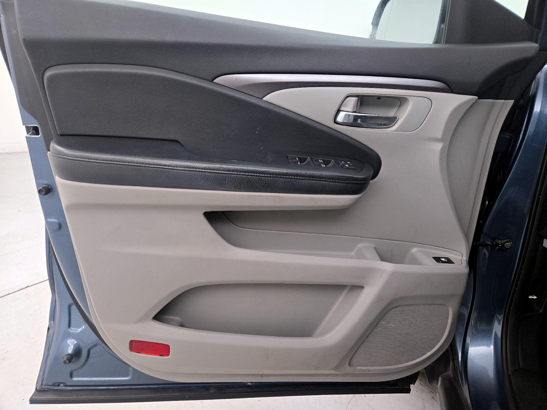 Thumbnail: 2016 Honda Pilot - 12