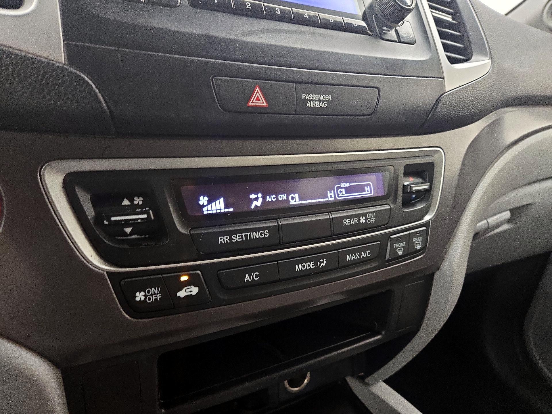 Thumbnail: 2016 Honda Pilot - 16