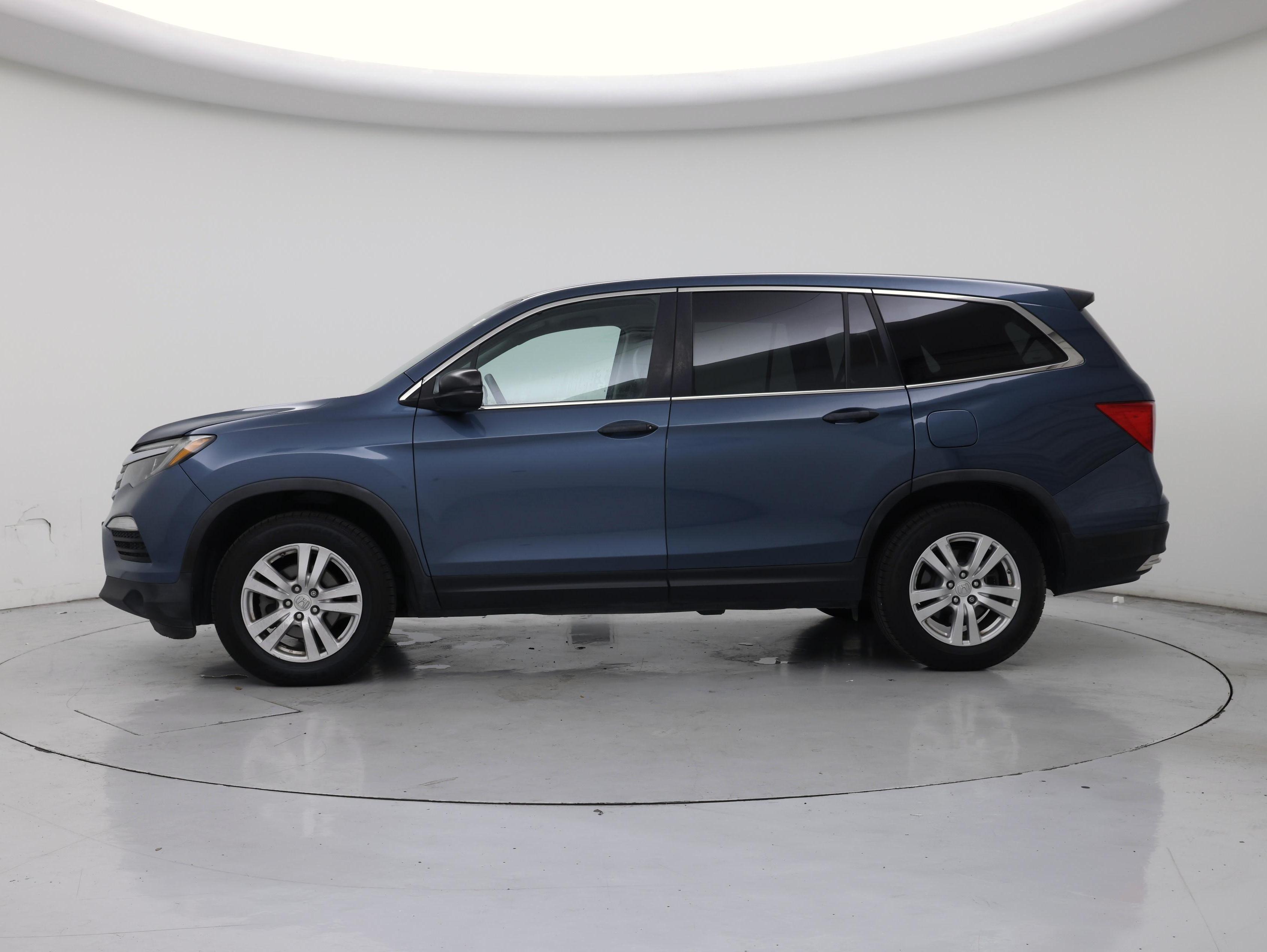 Thumbnail: 2016 Honda Pilot - 3