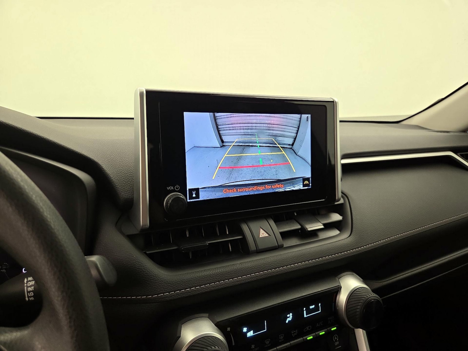 2023 Toyota RAV4 LE - Photo 15