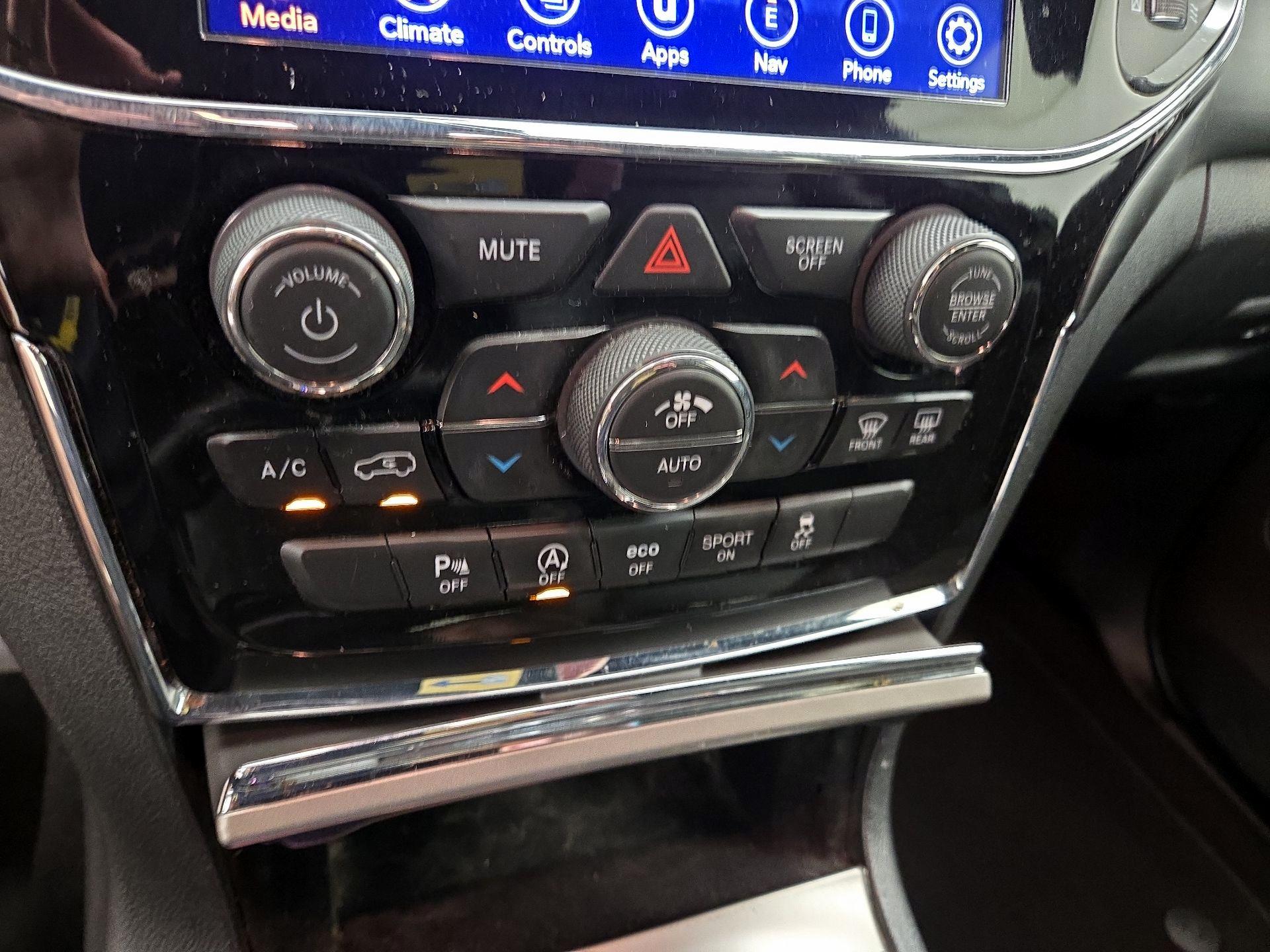 Thumbnail: 2021 Jeep Grand Cherokee - 17