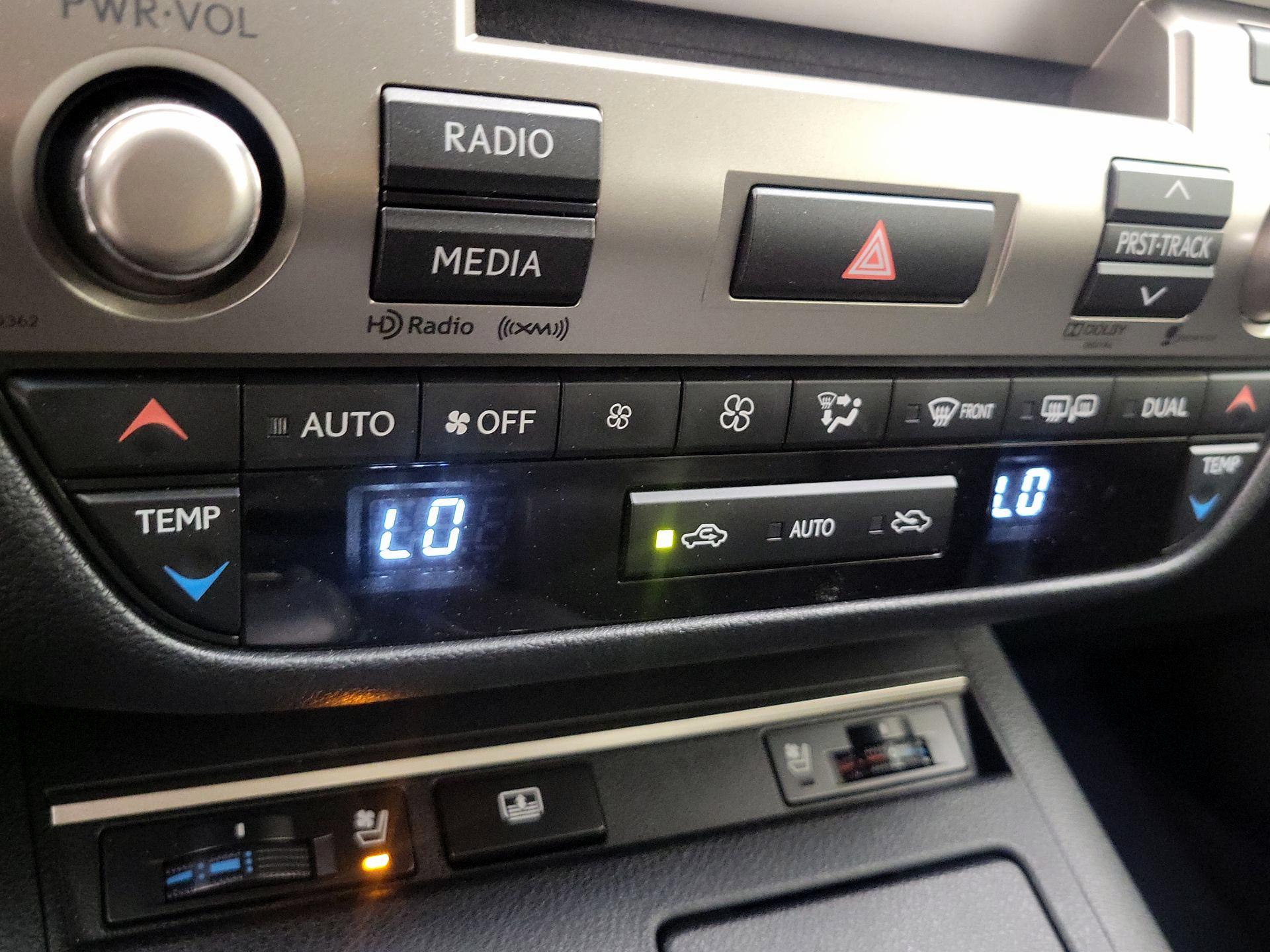 Thumbnail: 2014 Lexus ES - 17
