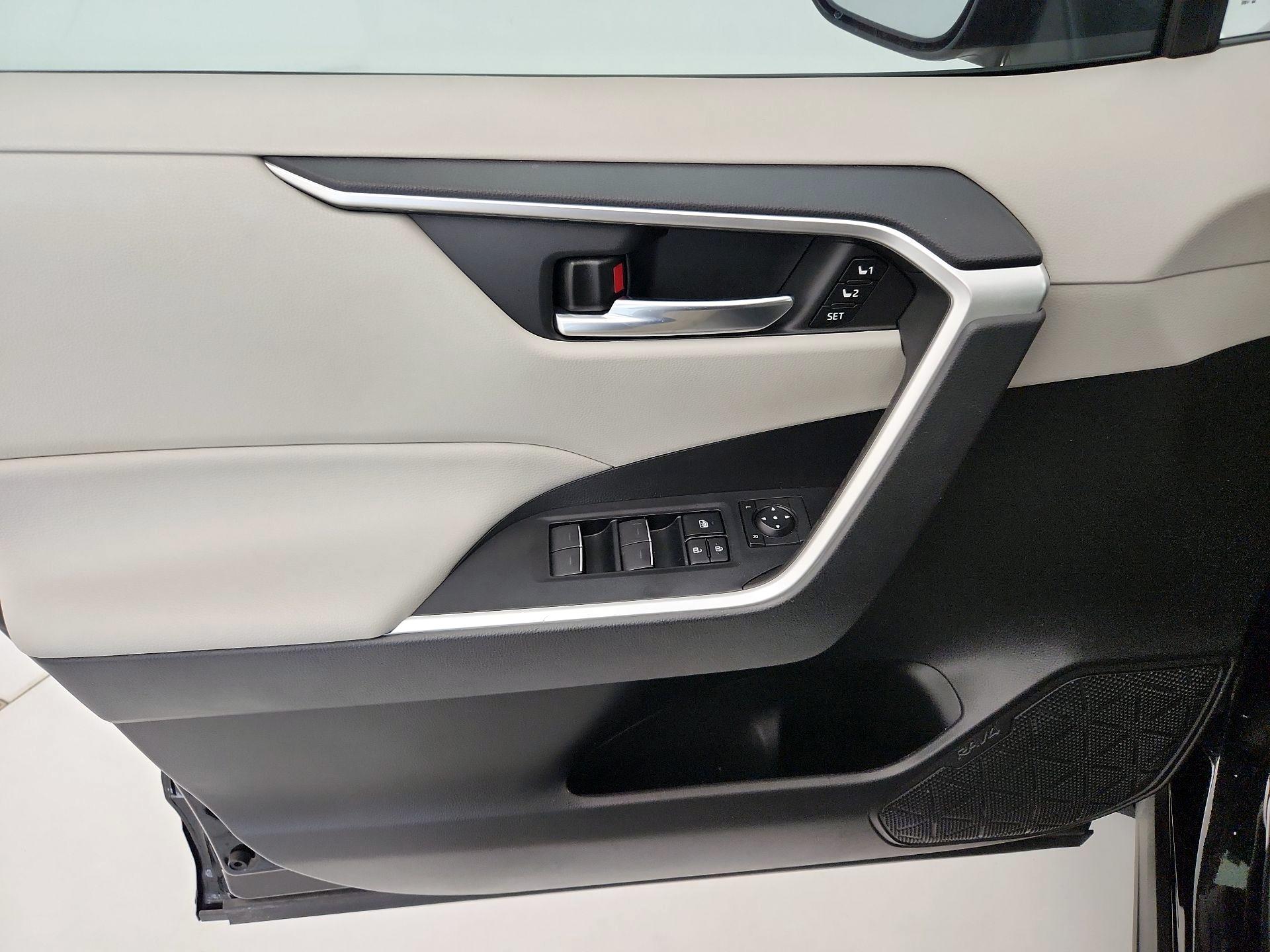 Thumbnail: 2022 Toyota RAV4 - 12