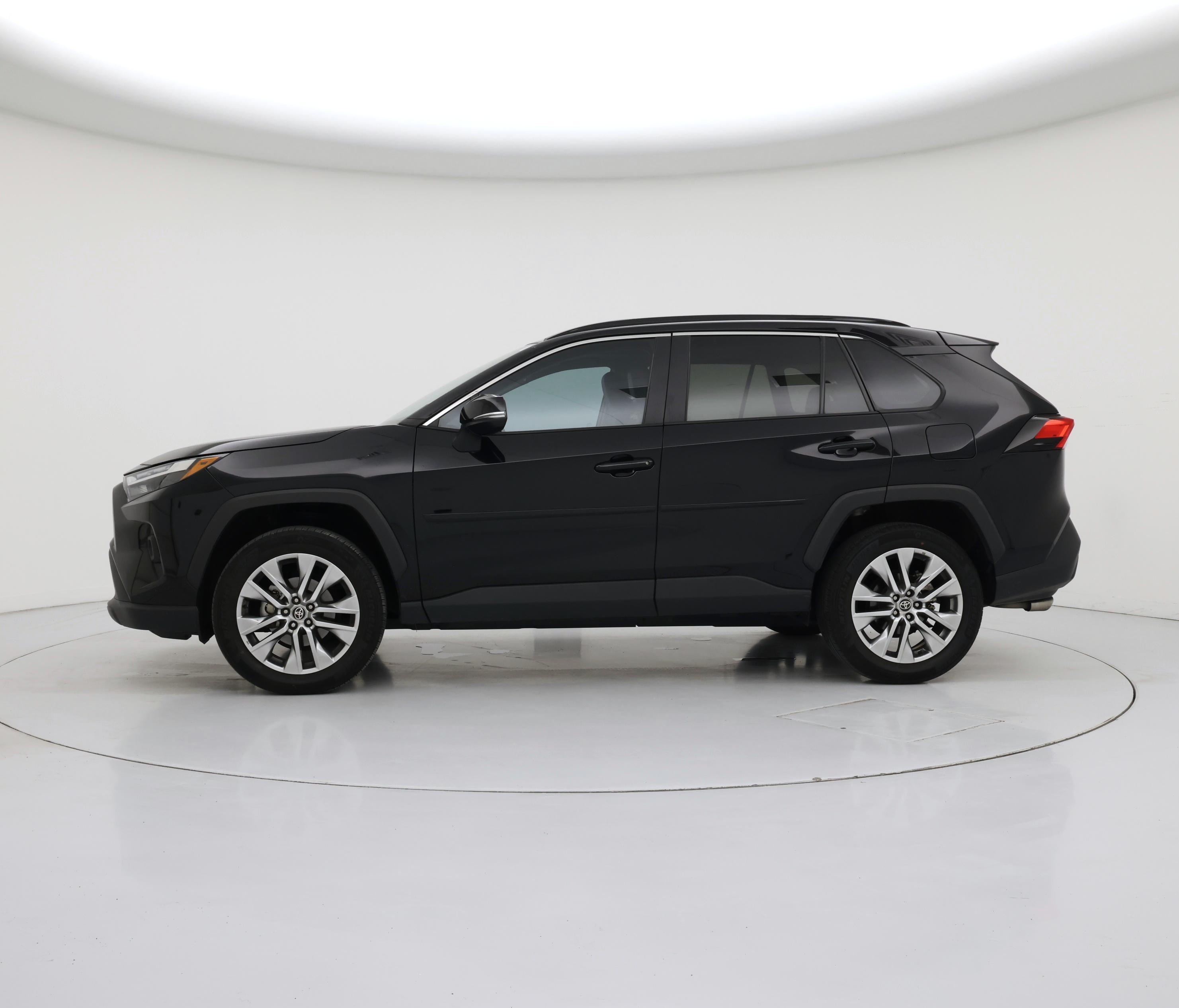 Thumbnail: 2022 Toyota RAV4 - 3