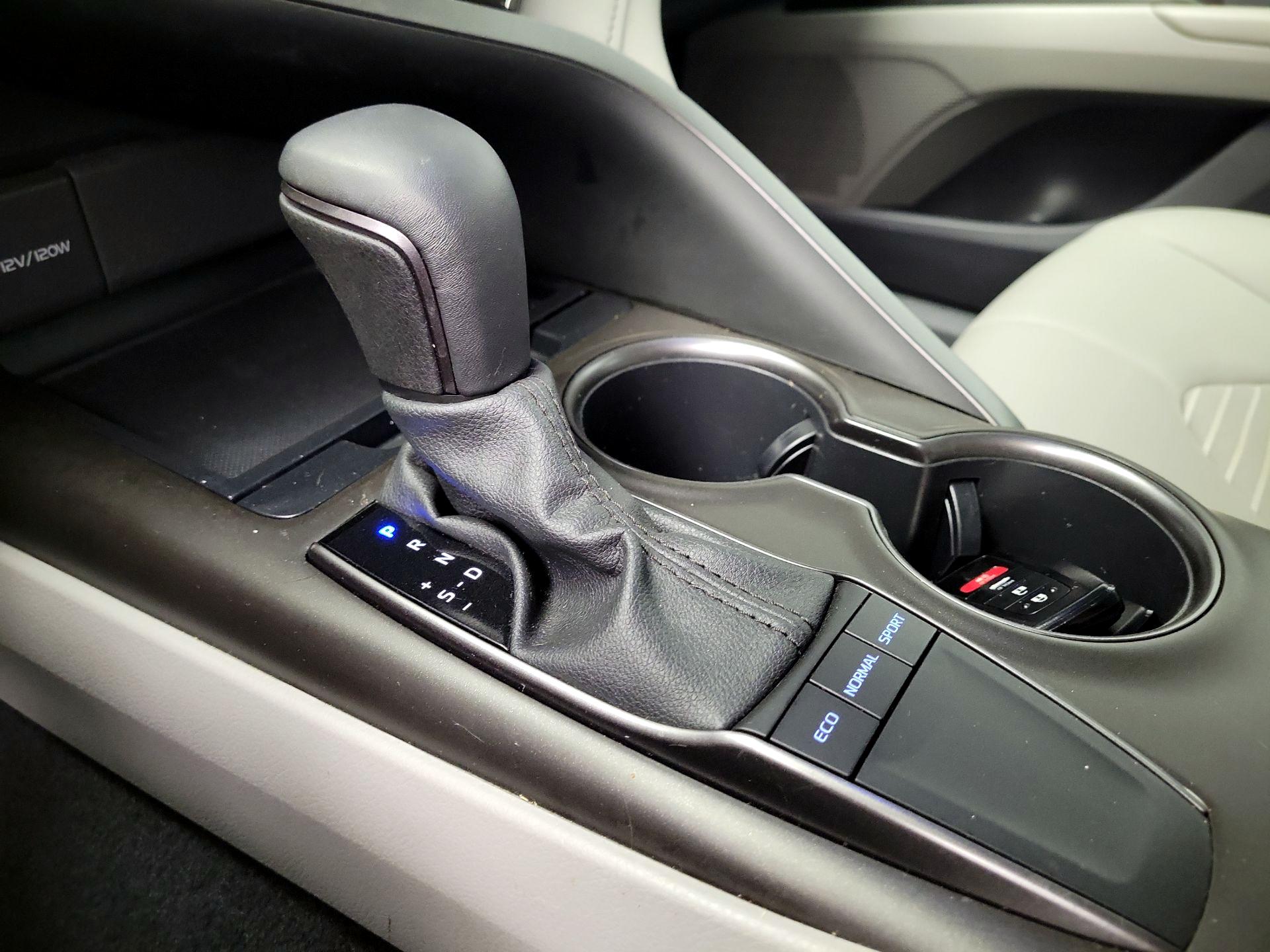 Thumbnail: 2022 Toyota Camry - 17