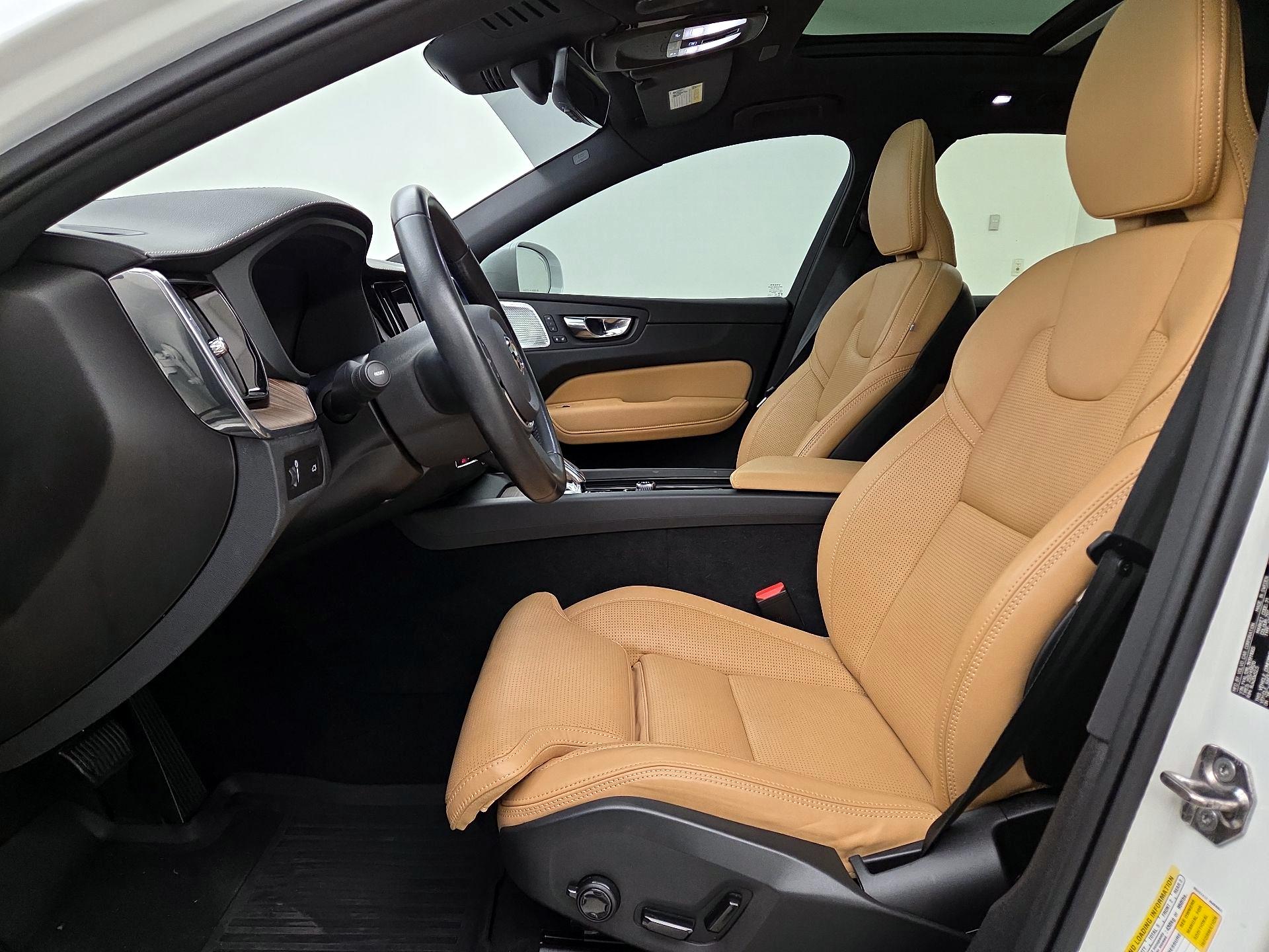 Thumbnail: 2022 Volvo XC60 - 11