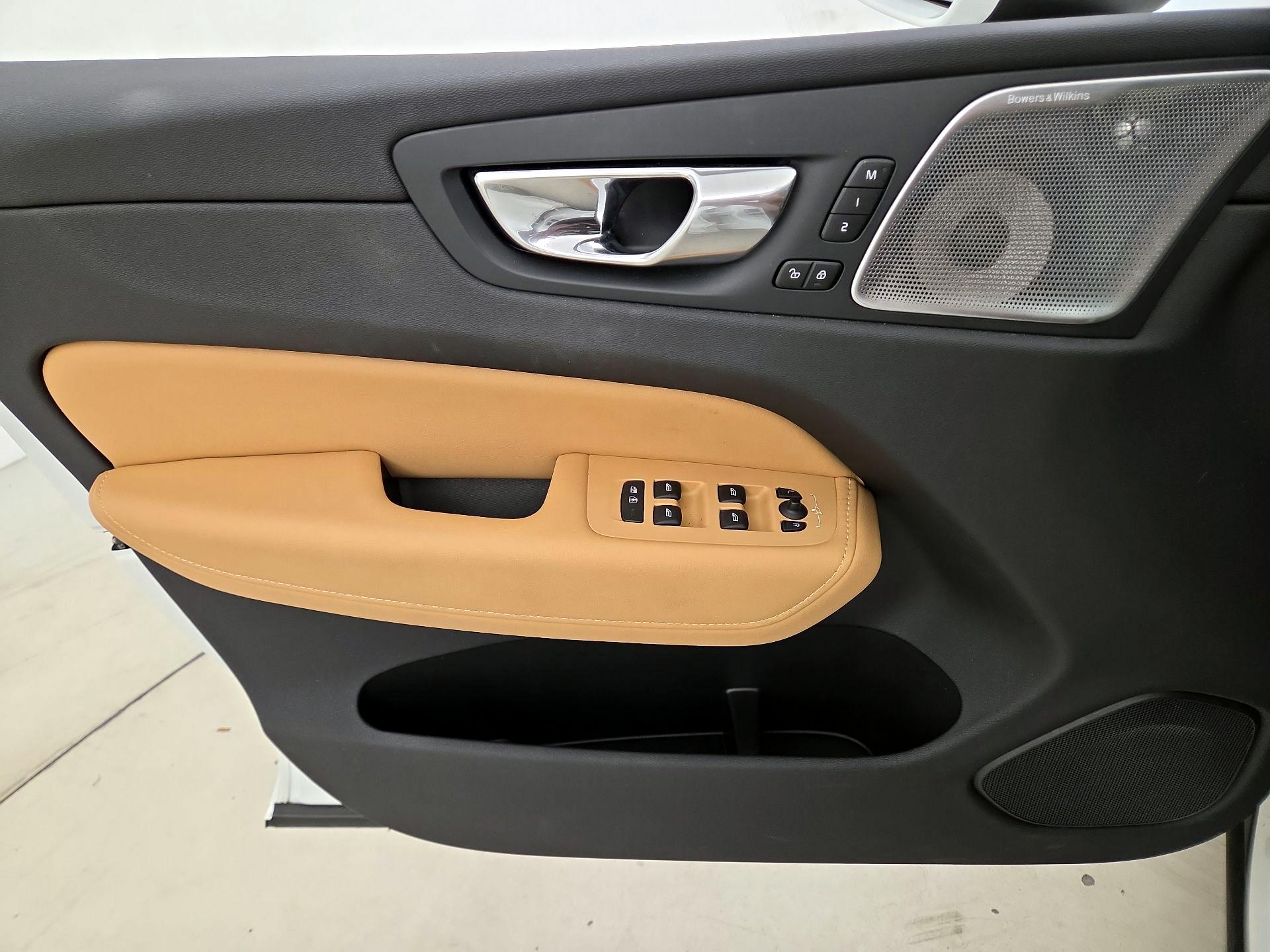 Thumbnail: 2022 Volvo XC60 - 12