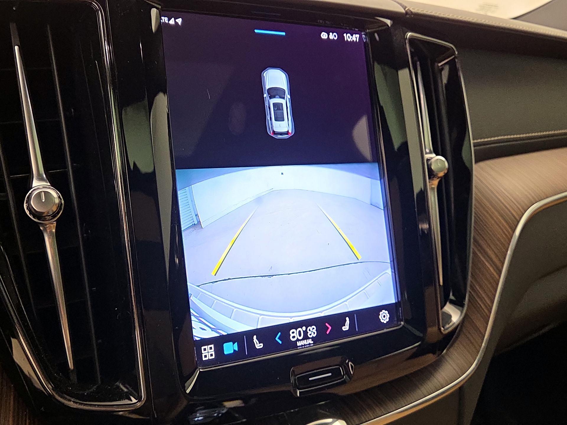 Thumbnail: 2022 Volvo XC60 - 14