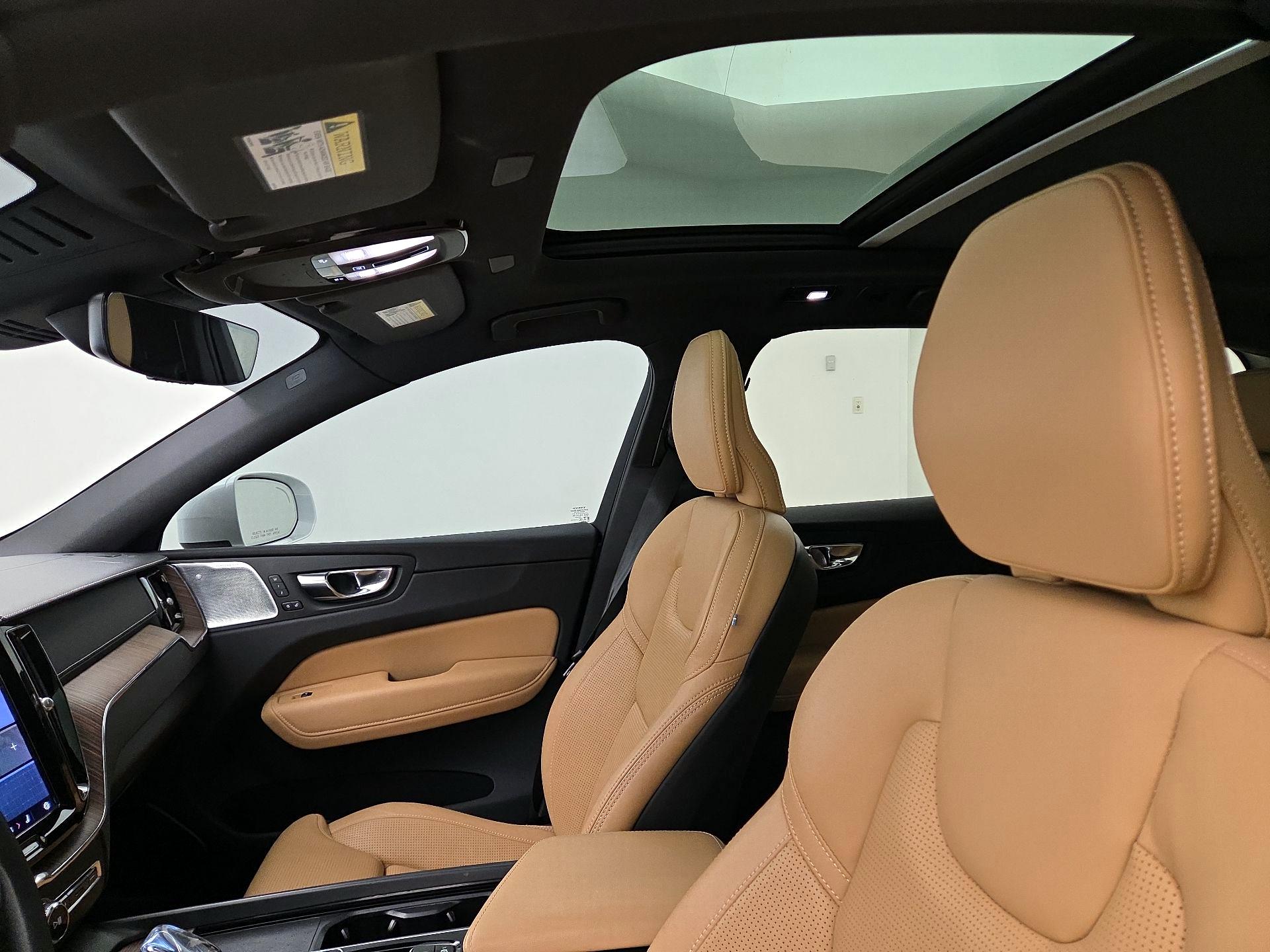 Thumbnail: 2022 Volvo XC60 - 18