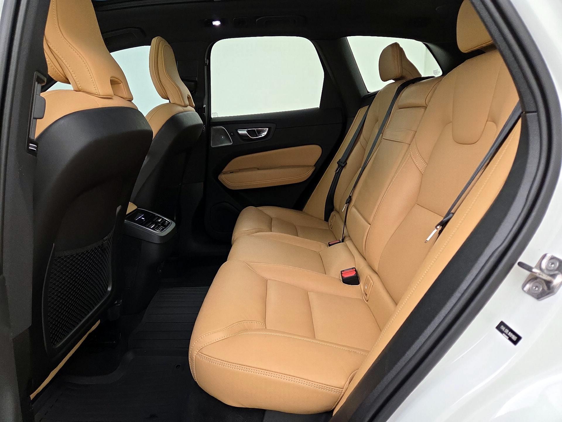Thumbnail: 2022 Volvo XC60 - 19