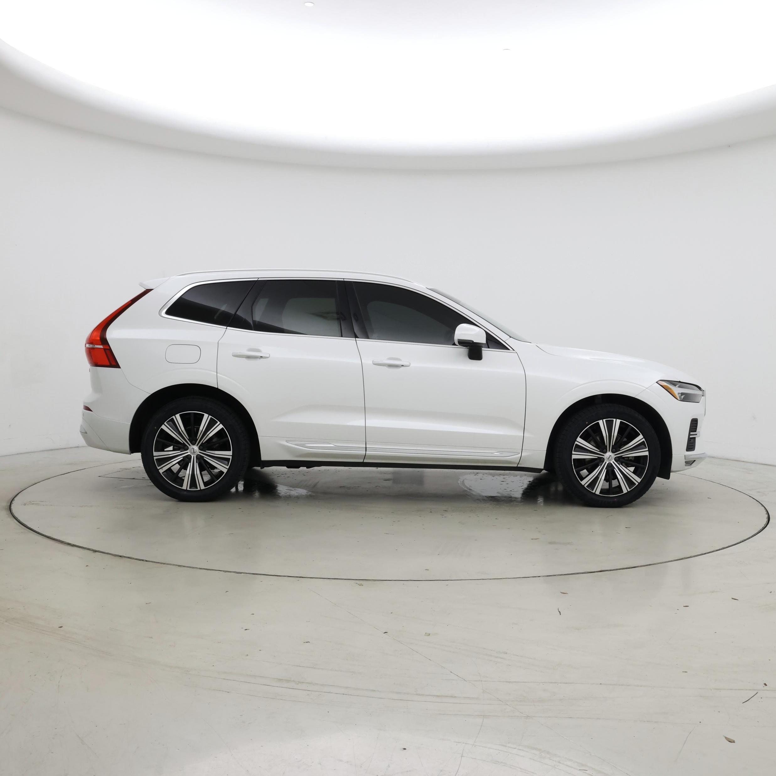 Thumbnail: 2022 Volvo XC60 - 7