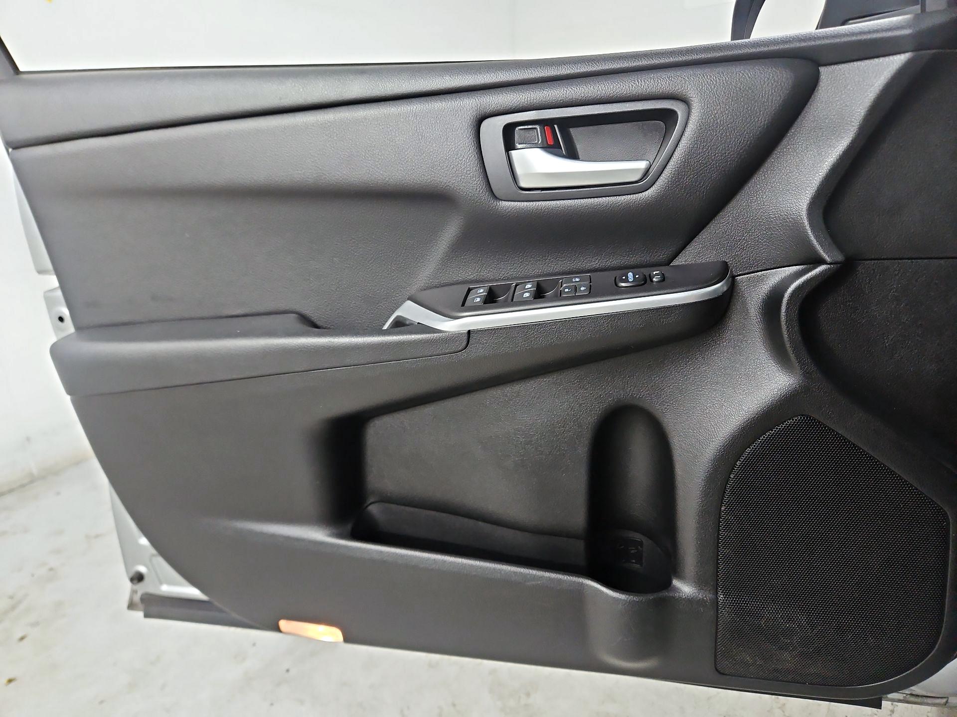 Thumbnail: 2017 Toyota Camry - 12