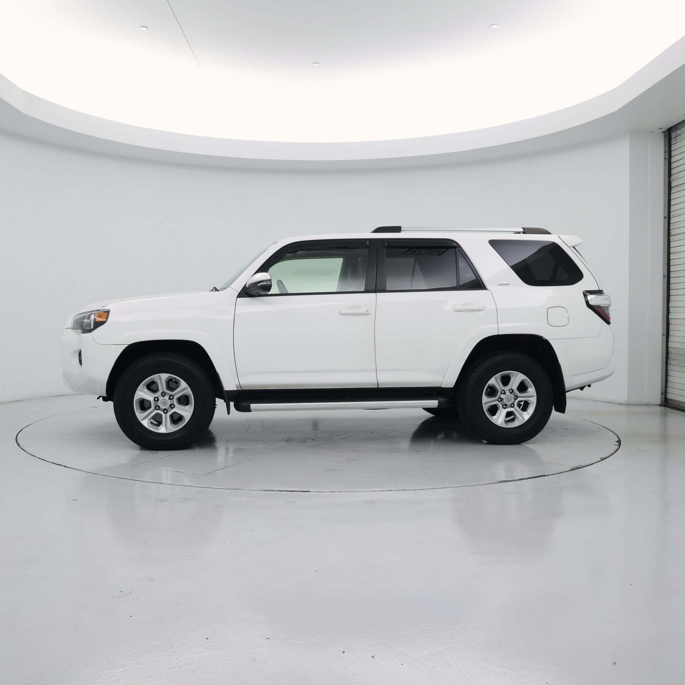 Thumbnail: 2019 Toyota 4Runner - 3