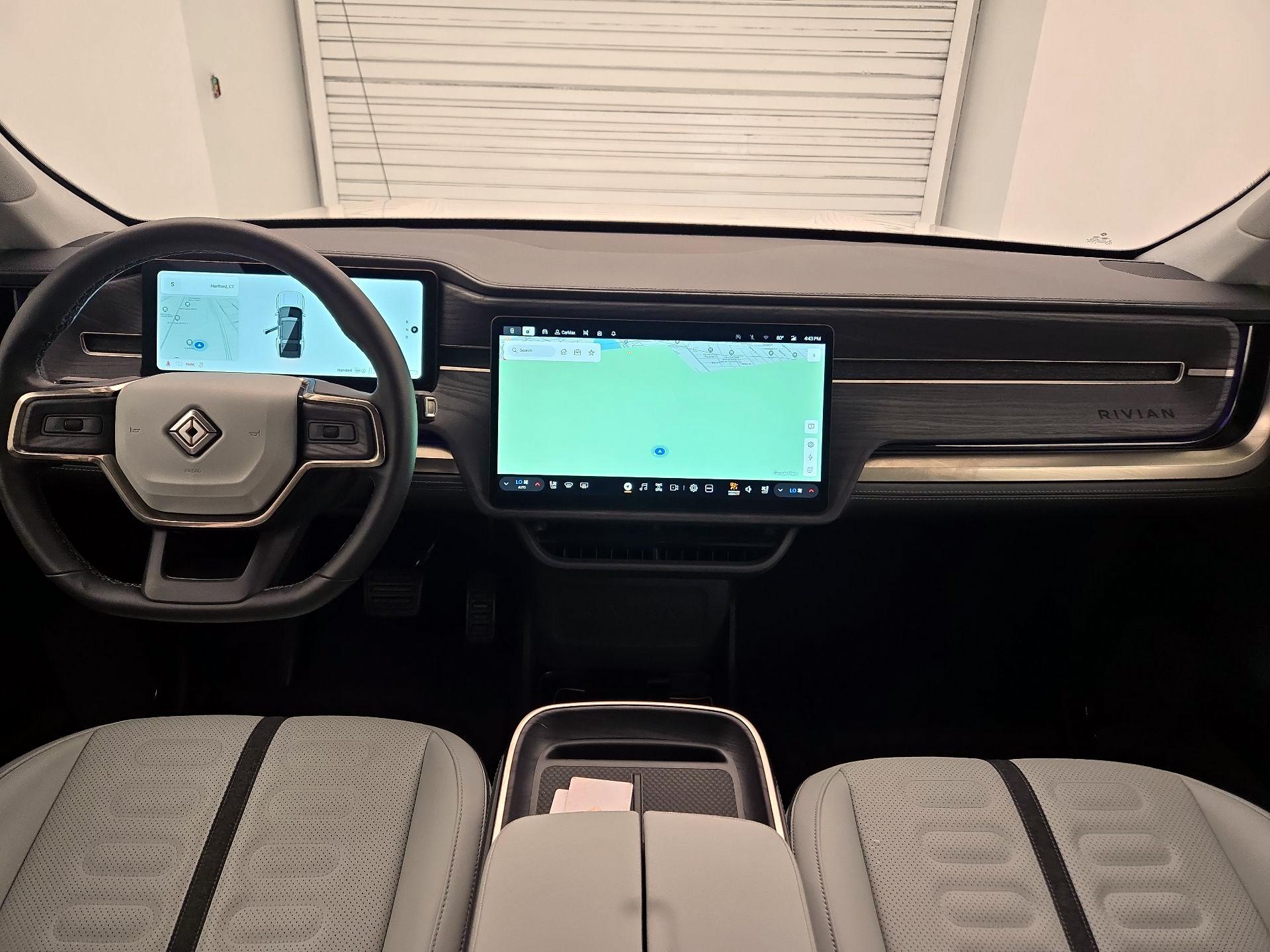 Thumbnail: 2025 Rivian R1S - 9