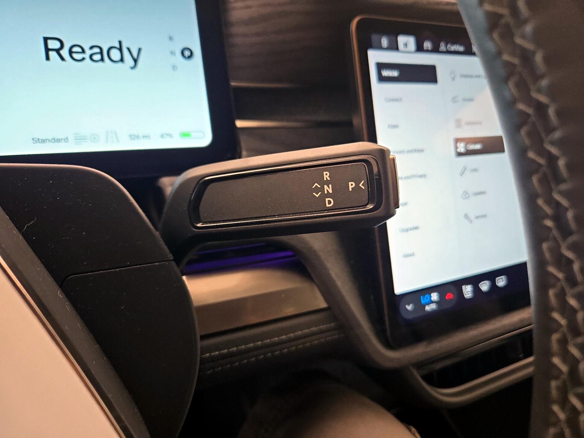 Thumbnail: 2025 Rivian R1S - 17