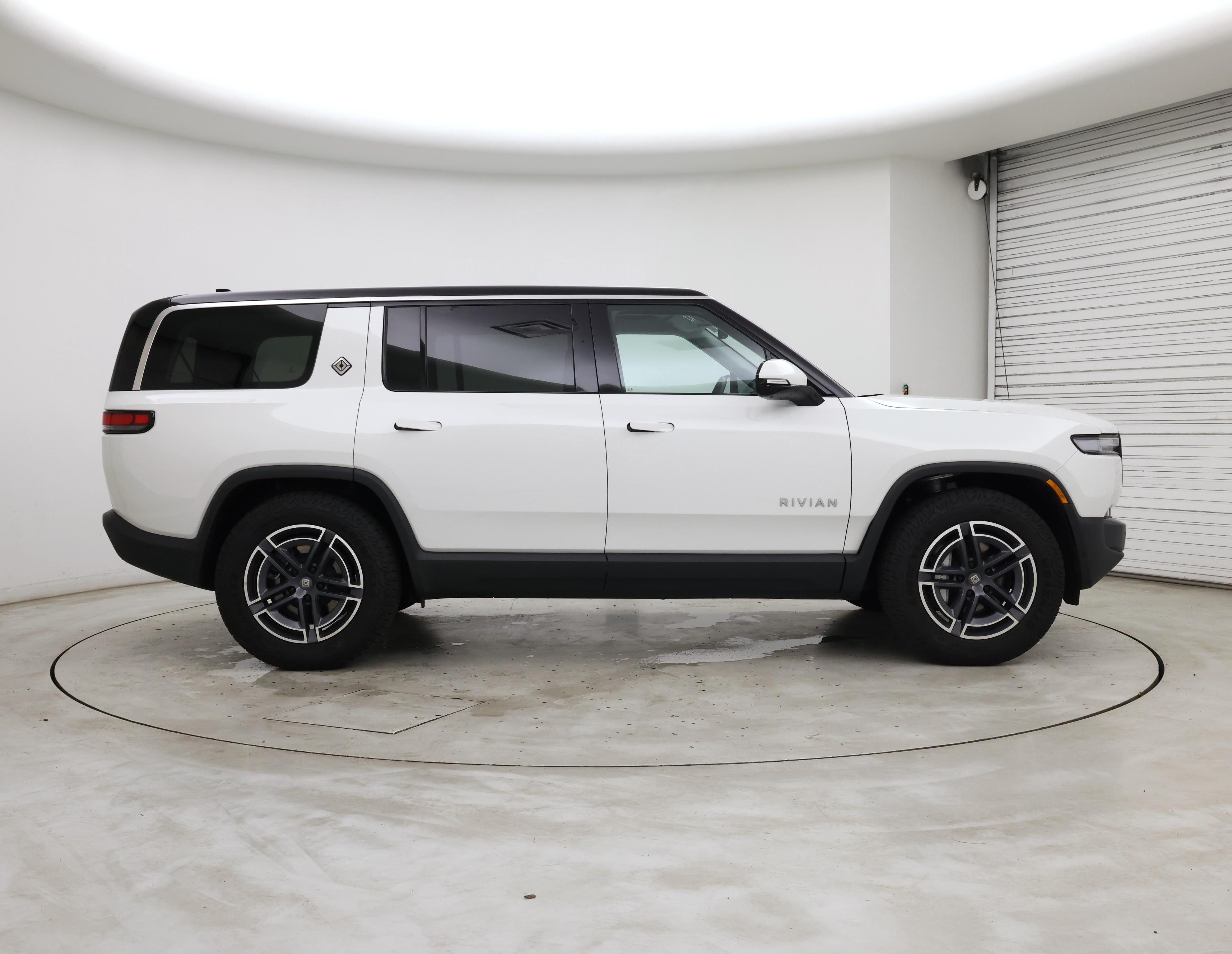 Thumbnail: 2025 Rivian R1S - 7