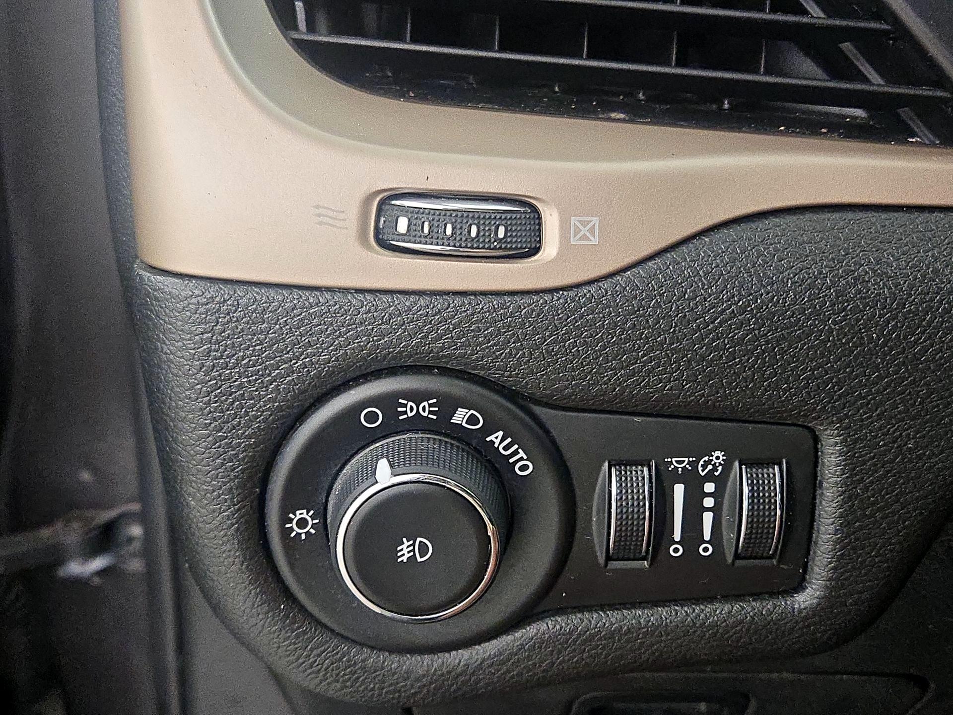 Thumbnail: 2014 Jeep Cherokee - 13