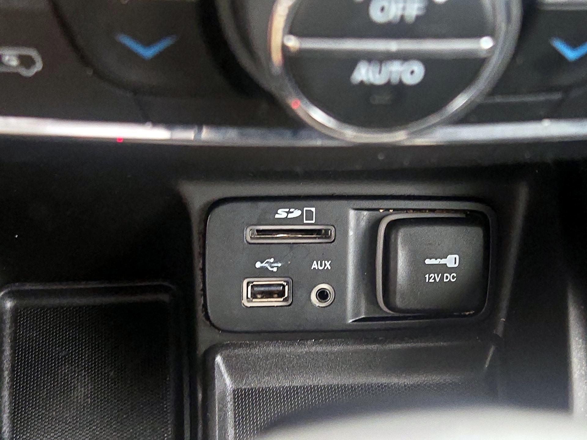 Thumbnail: 2014 Jeep Cherokee - 18