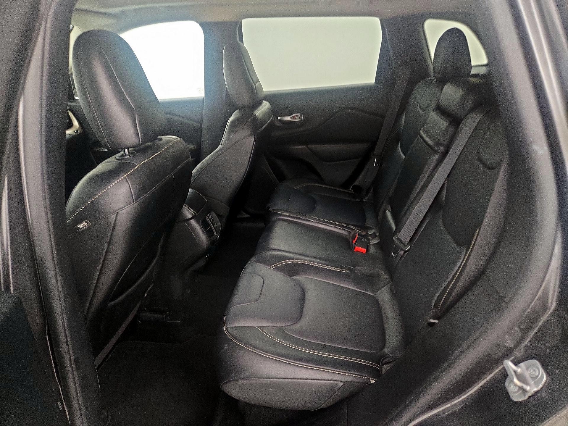 Thumbnail: 2014 Jeep Cherokee - 19