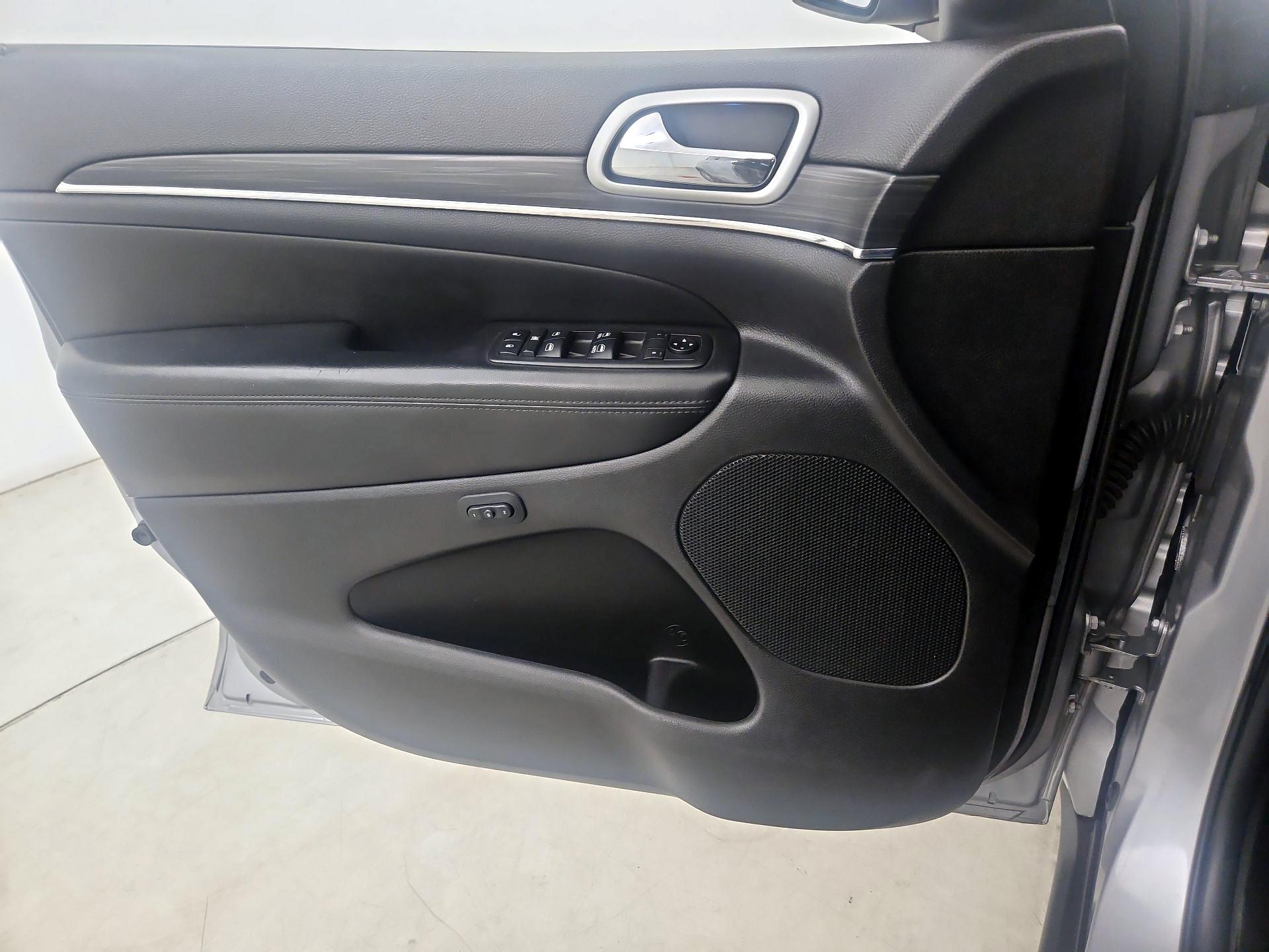 Thumbnail: 2019 Jeep Grand Cherokee - 12