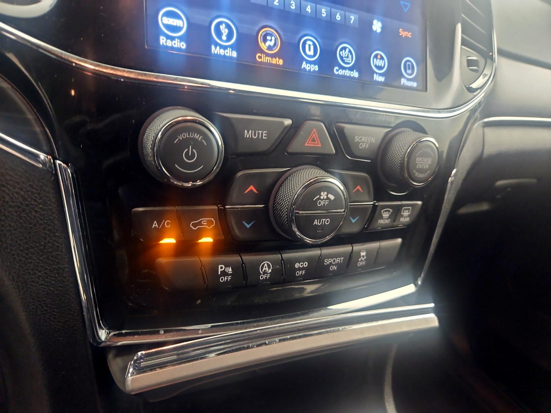 Thumbnail: 2019 Jeep Grand Cherokee - 17