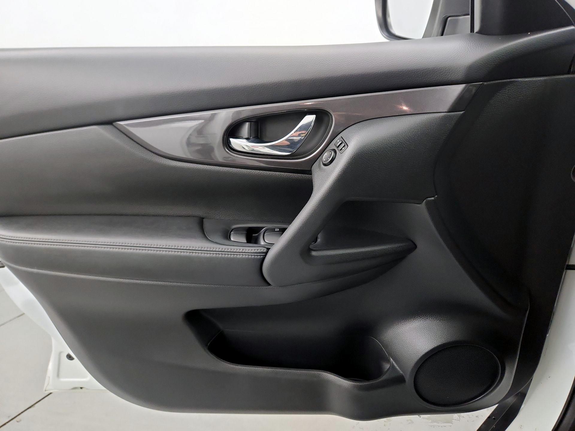 Thumbnail: 2020 Nissan Rogue - 12