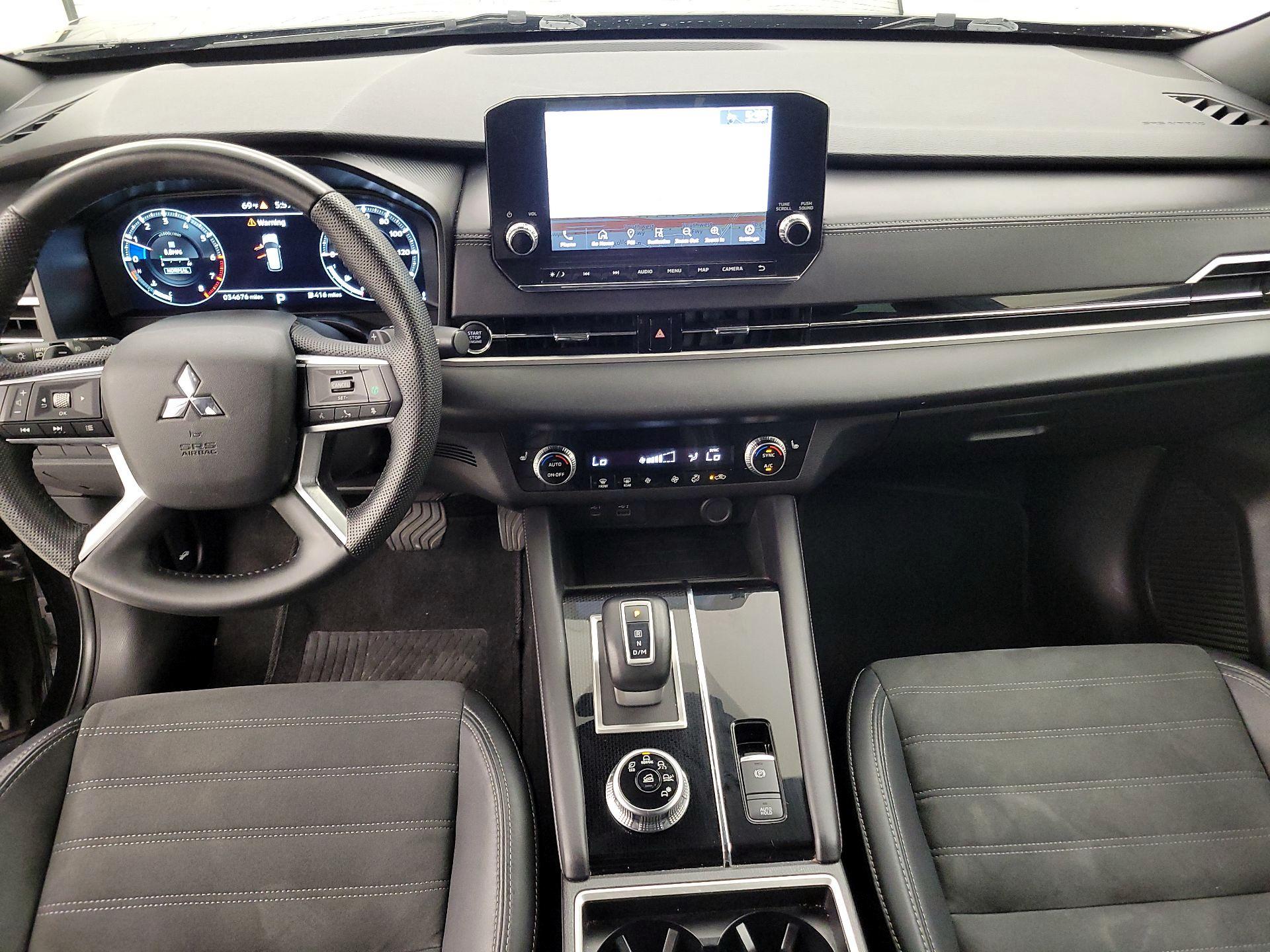 Thumbnail: 2023 Mitsubishi Outlander - 9