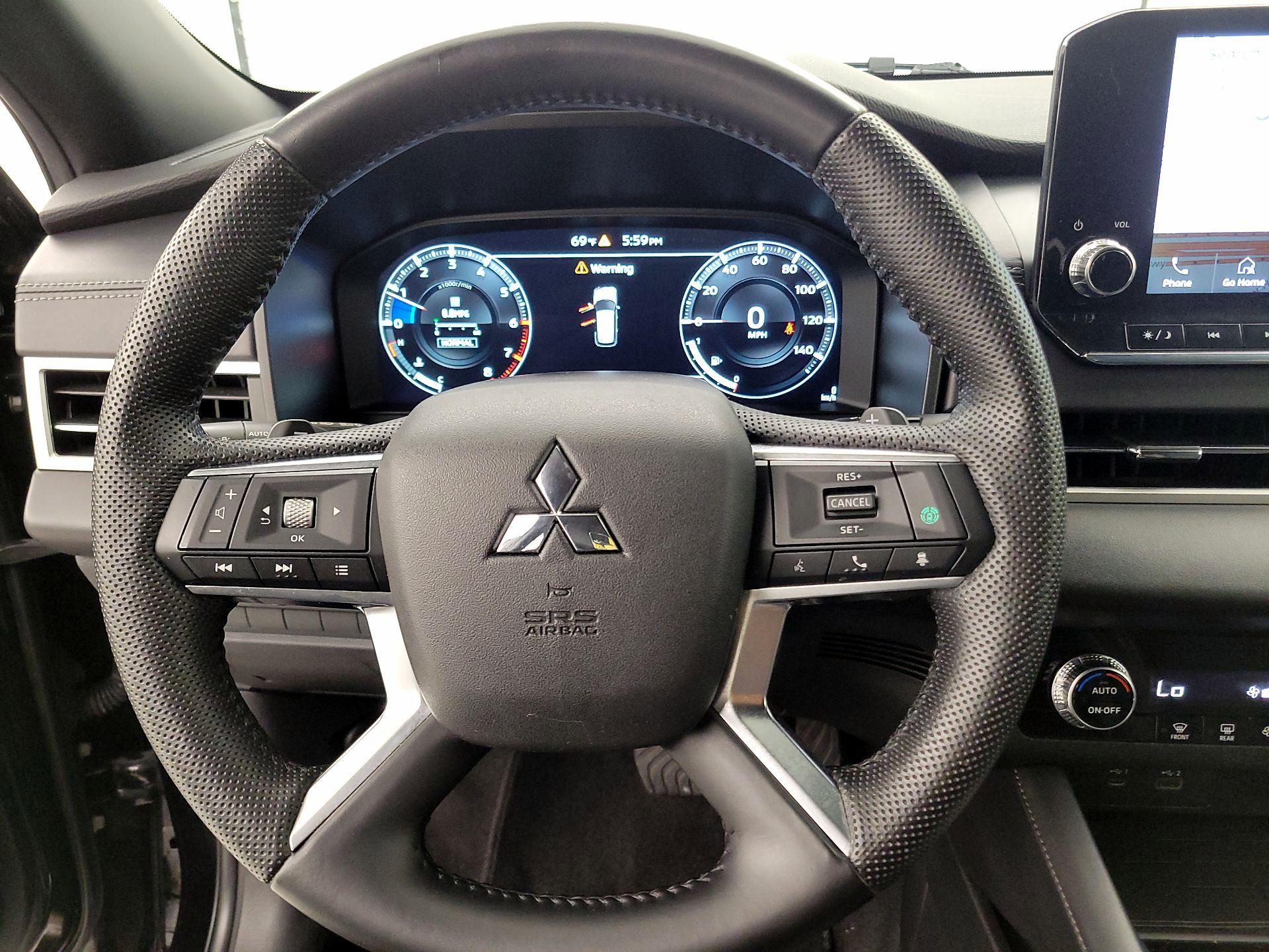 Thumbnail: 2023 Mitsubishi Outlander - 10
