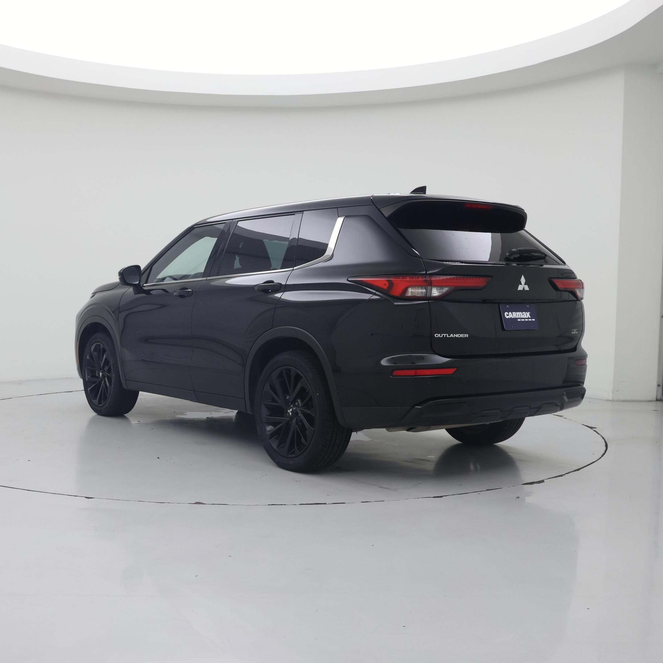 Thumbnail: 2023 Mitsubishi Outlander - 2