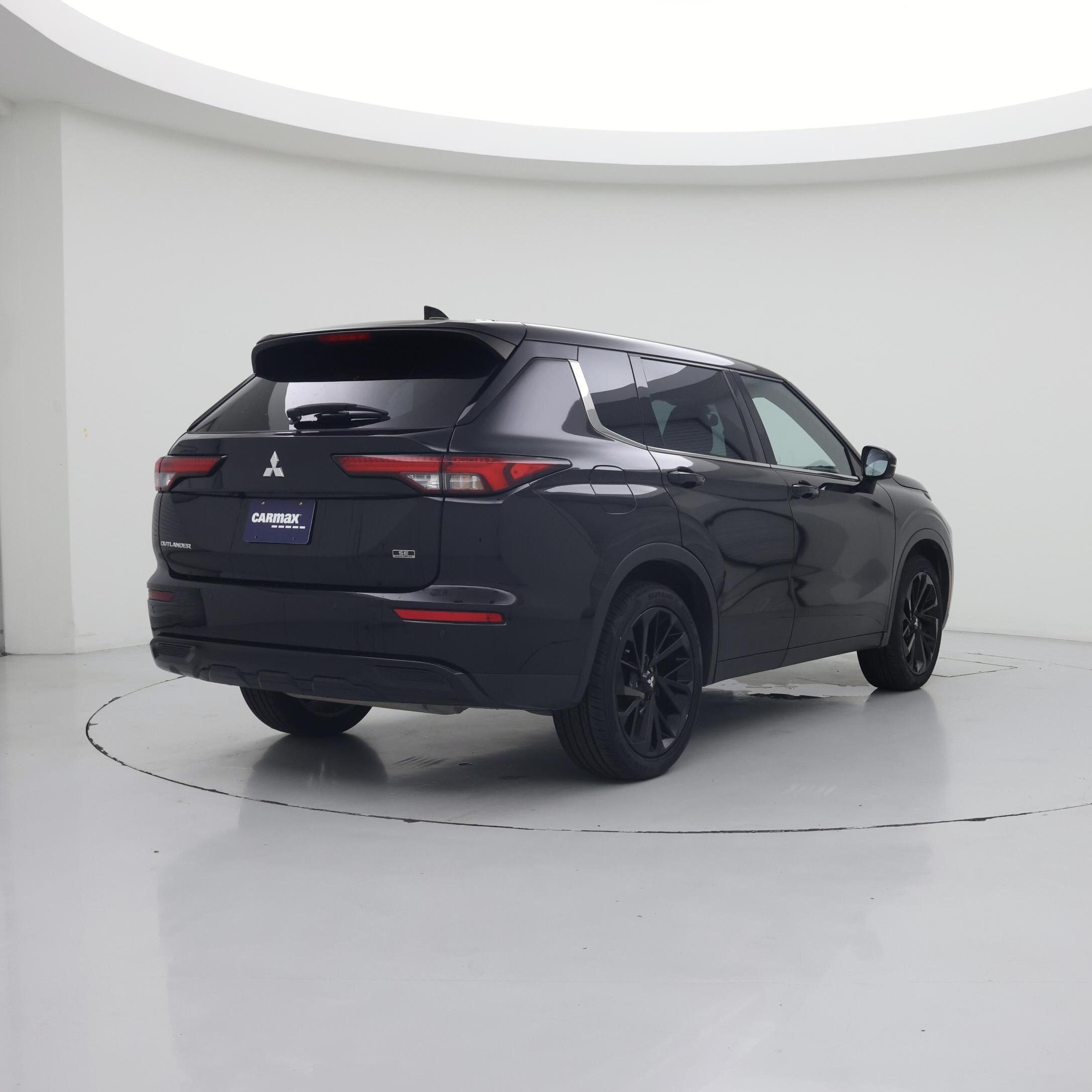 Thumbnail: 2023 Mitsubishi Outlander - 8