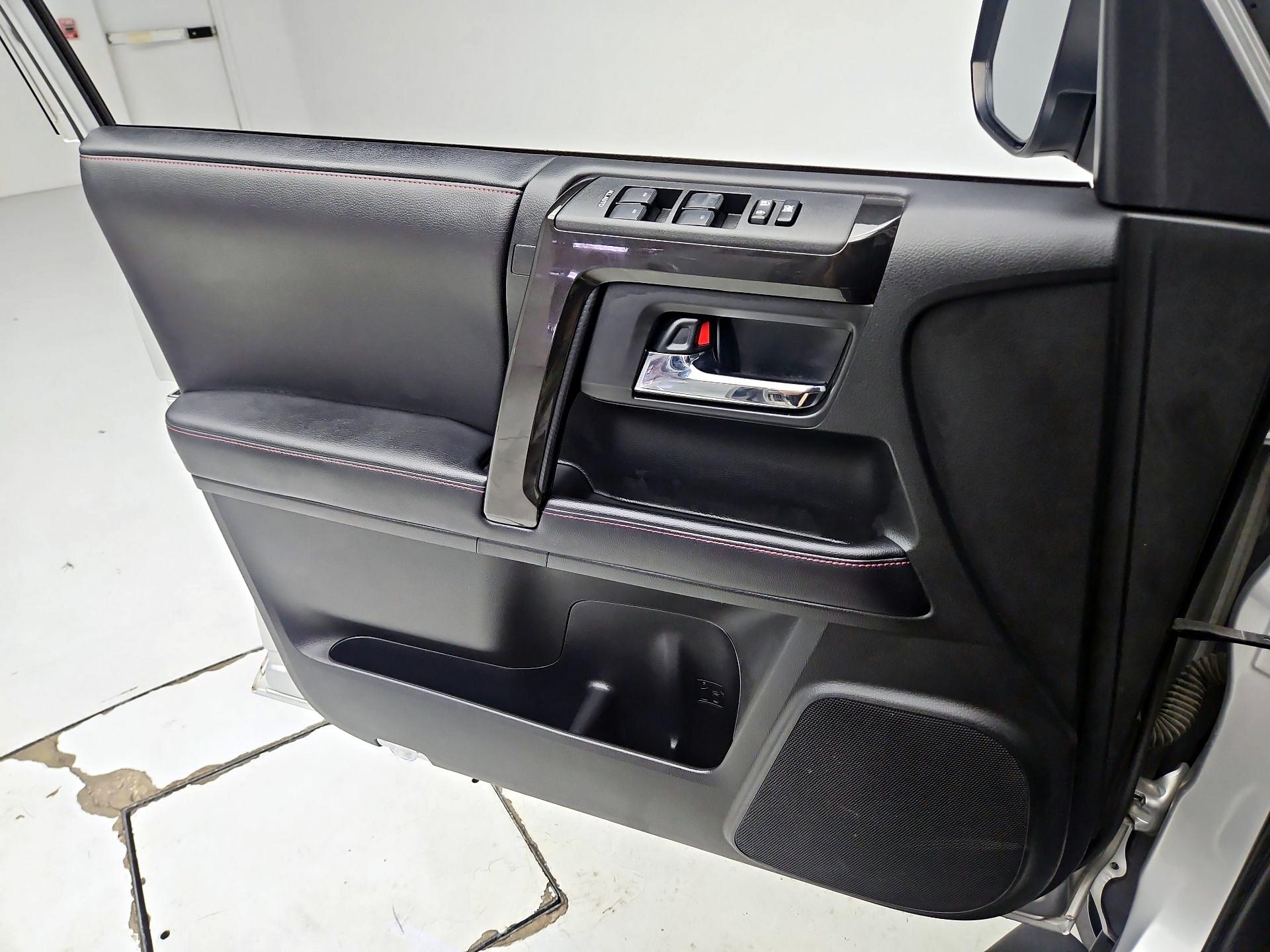 Thumbnail: 2019 Toyota 4Runner - 12