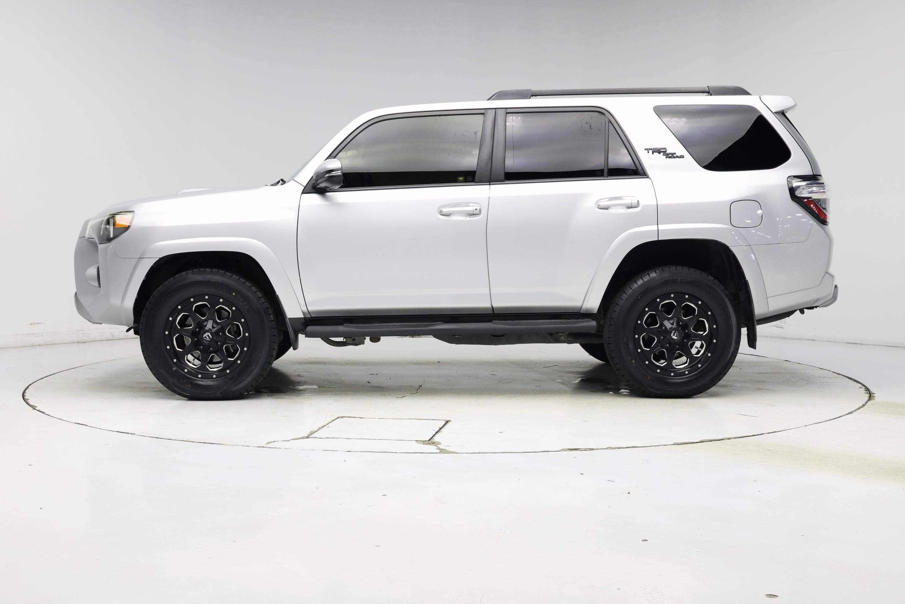 Thumbnail: 2019 Toyota 4Runner - 3