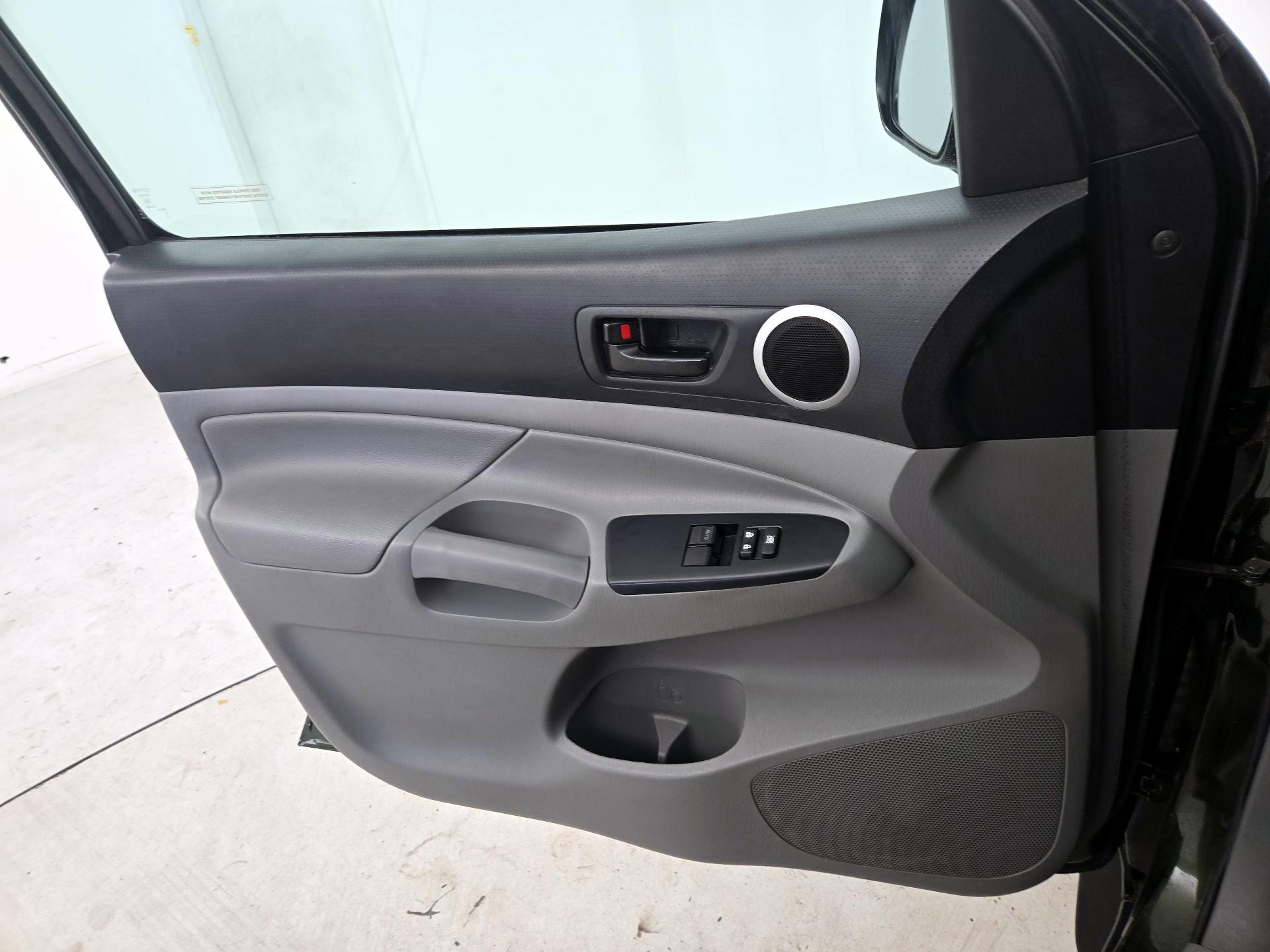 Thumbnail: 2014 Toyota Tacoma - 12