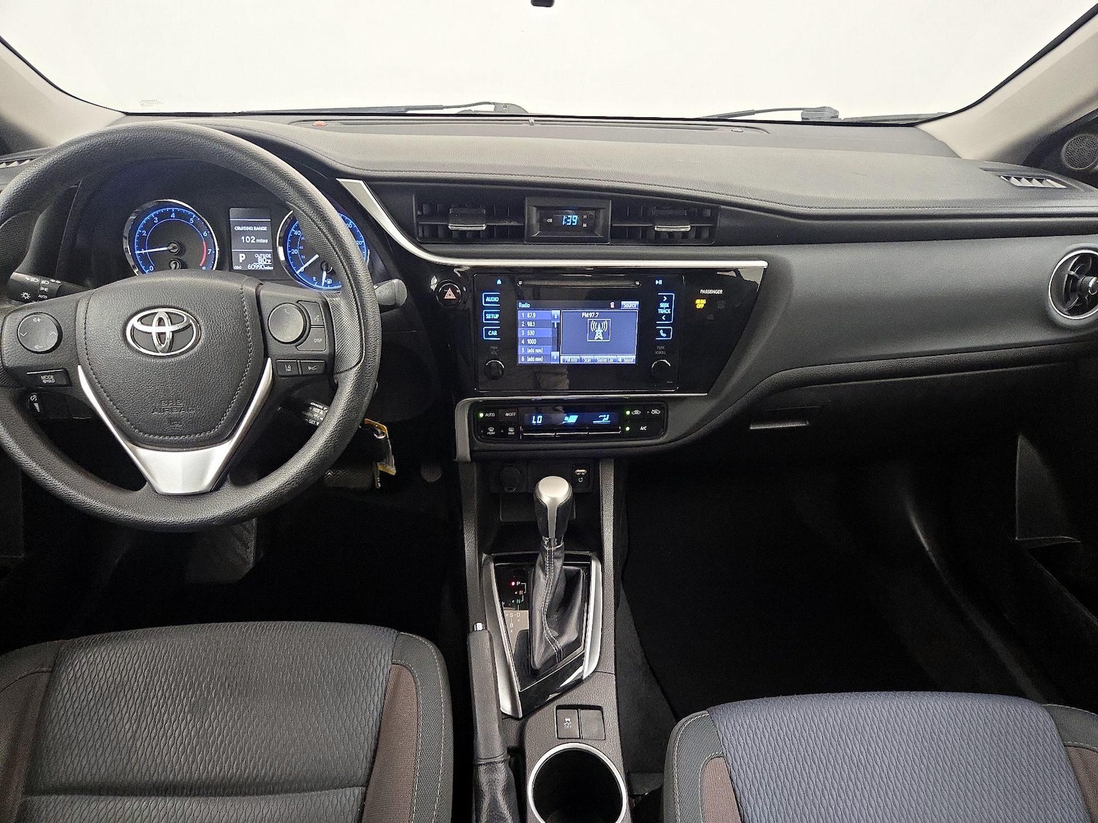 2017 Toyota Corolla LE - Photo 10