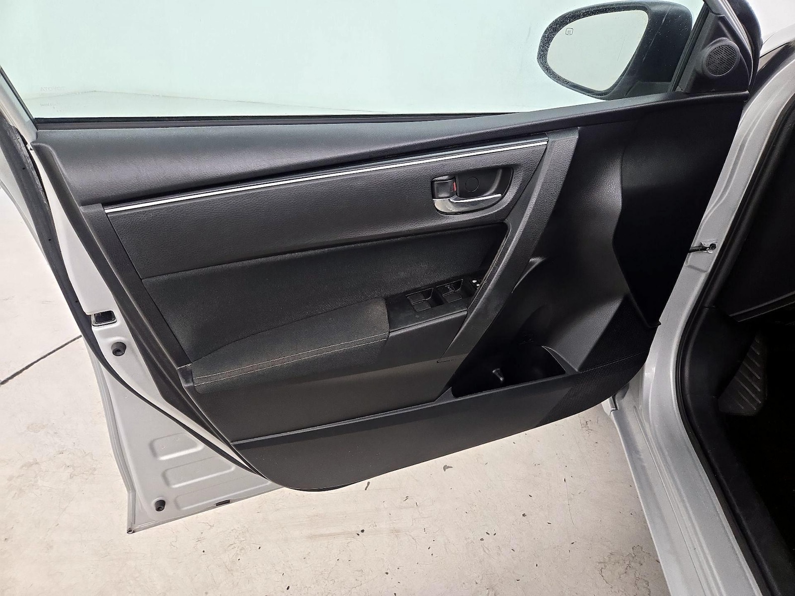 2017 Toyota Corolla LE - Photo 13
