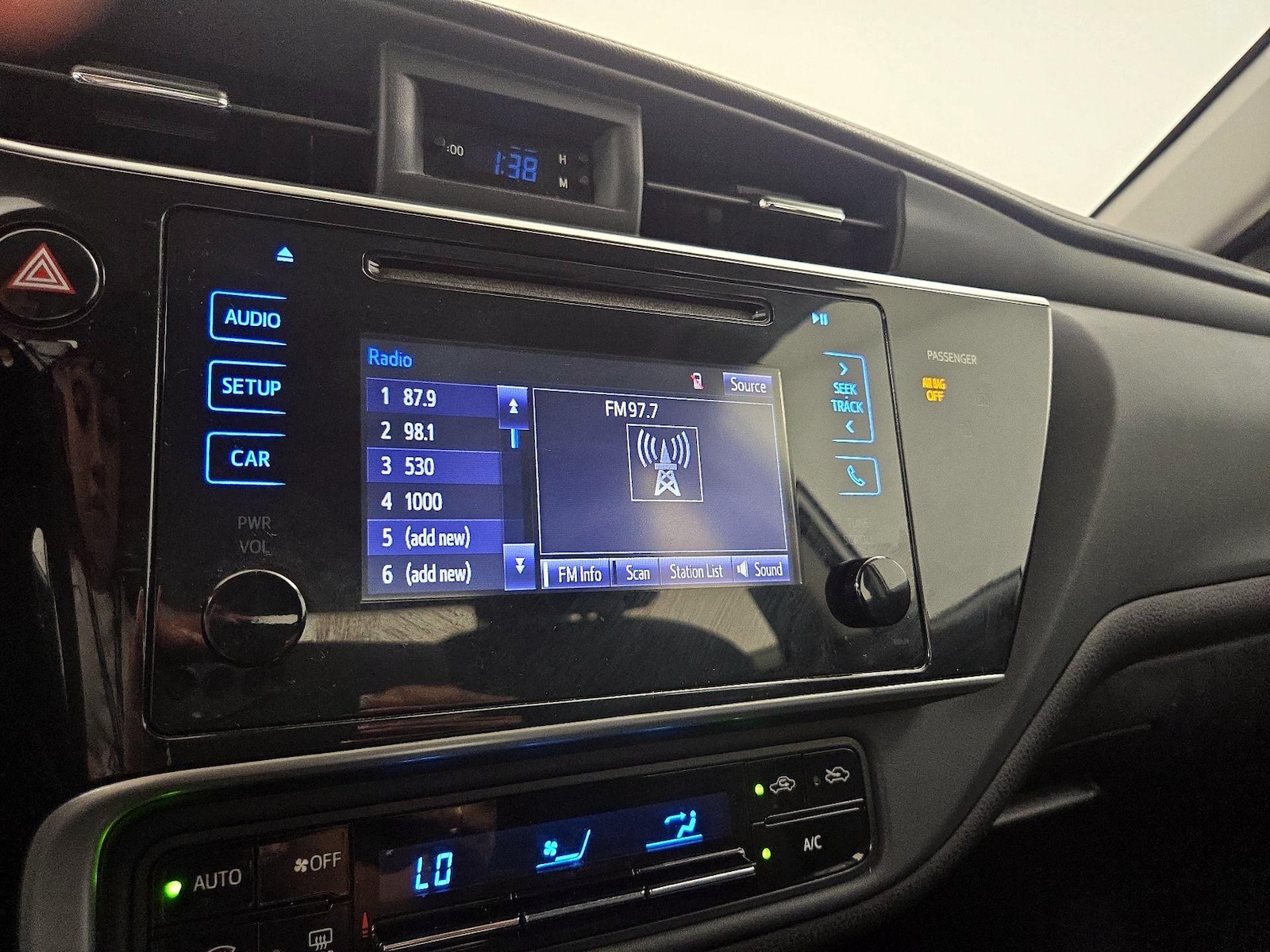 2017 Toyota Corolla LE - Photo 16
