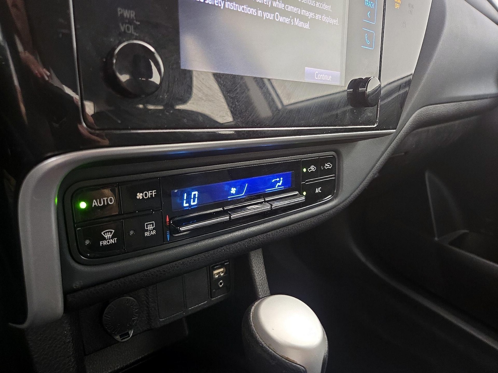 2017 Toyota Corolla LE - Photo 17