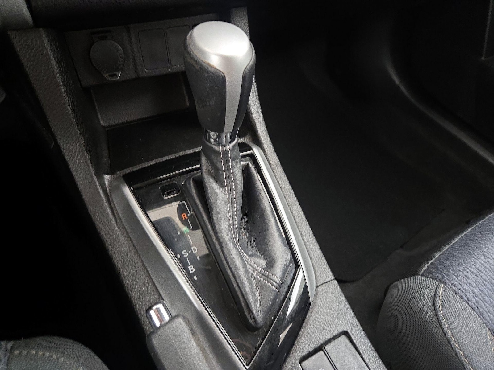 2017 Toyota Corolla LE - Photo 18
