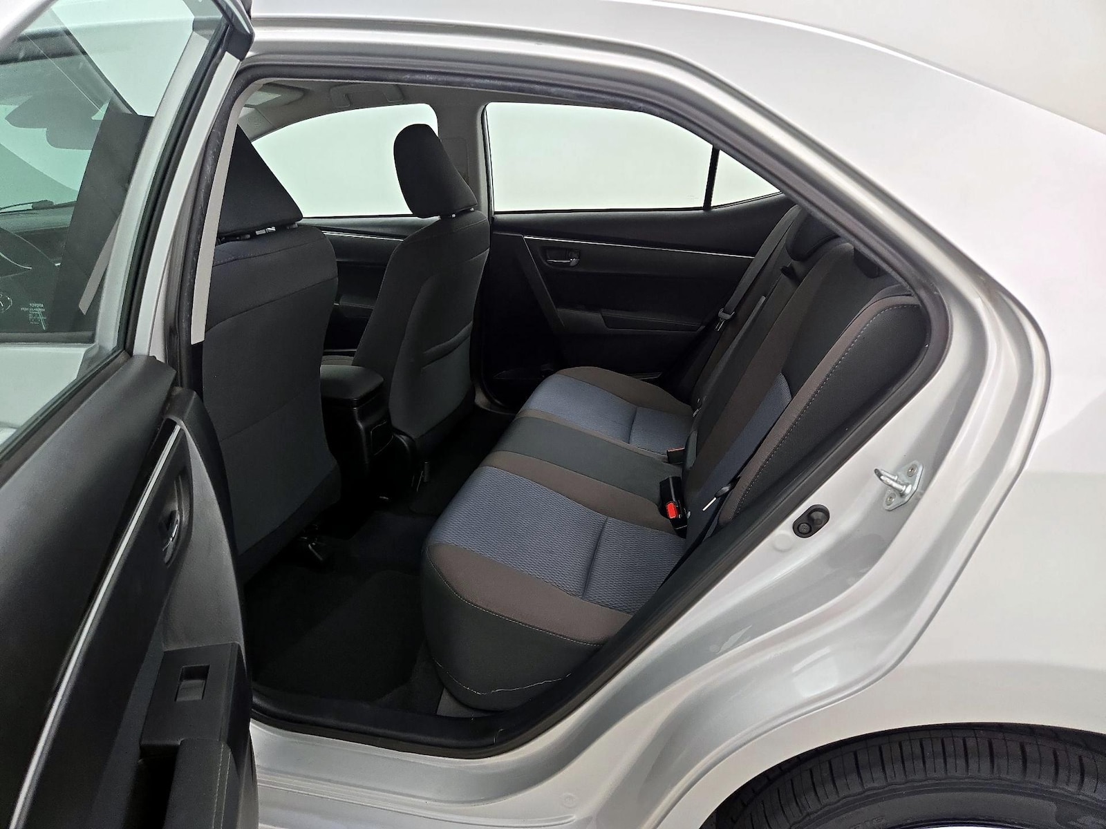 2017 Toyota Corolla LE - Photo 20