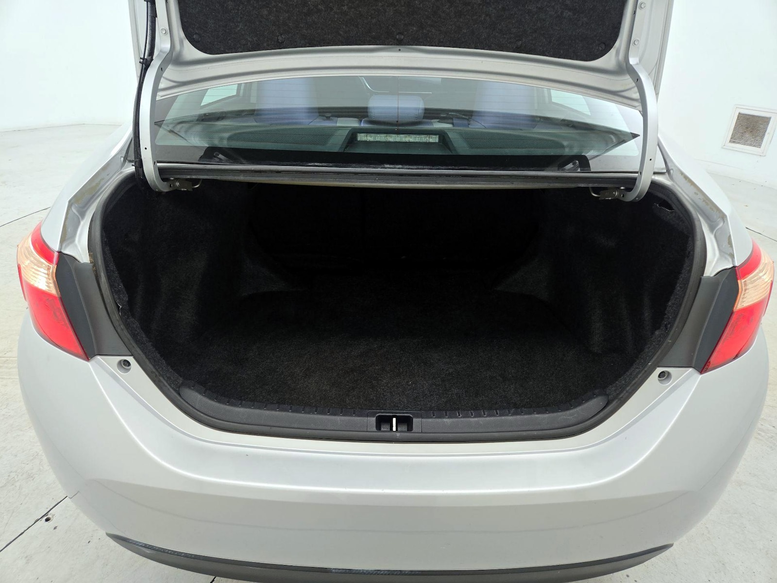 2017 Toyota Corolla LE - Photo 21