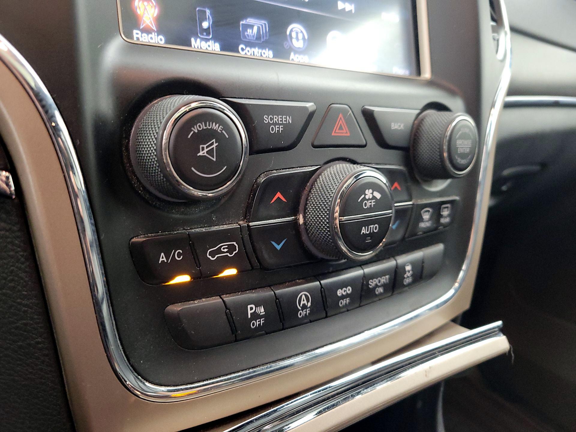 Thumbnail: 2016 Jeep Grand Cherokee - 17