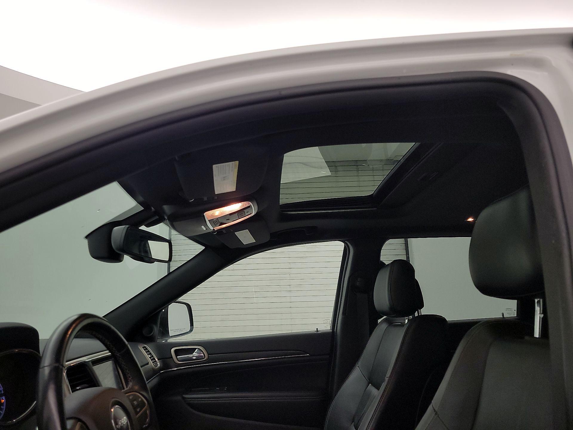 Thumbnail: 2016 Jeep Grand Cherokee - 20