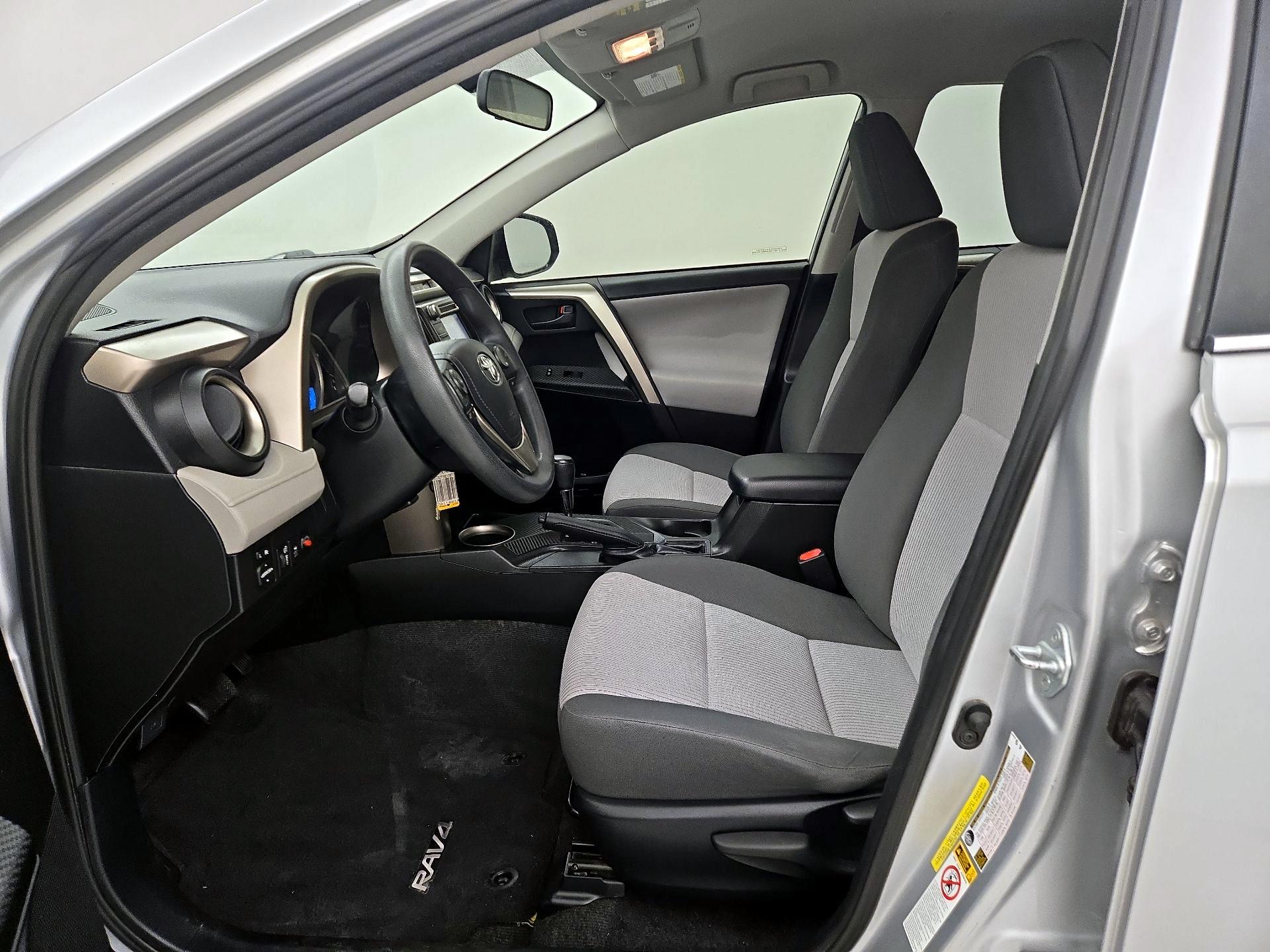 Thumbnail: 2015 Toyota RAV4 - 11