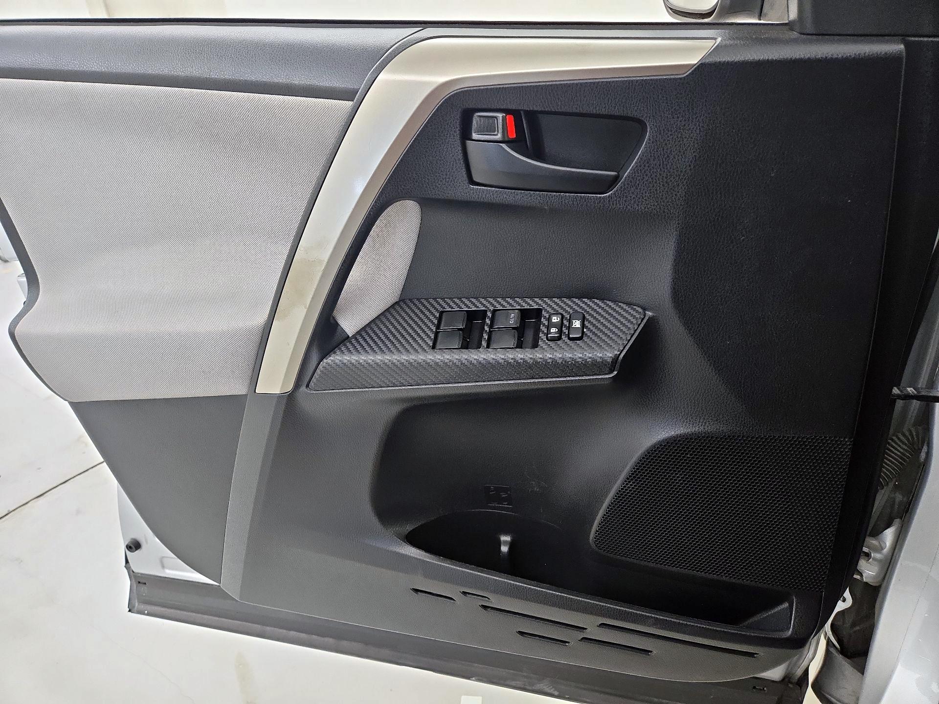 Thumbnail: 2015 Toyota RAV4 - 12