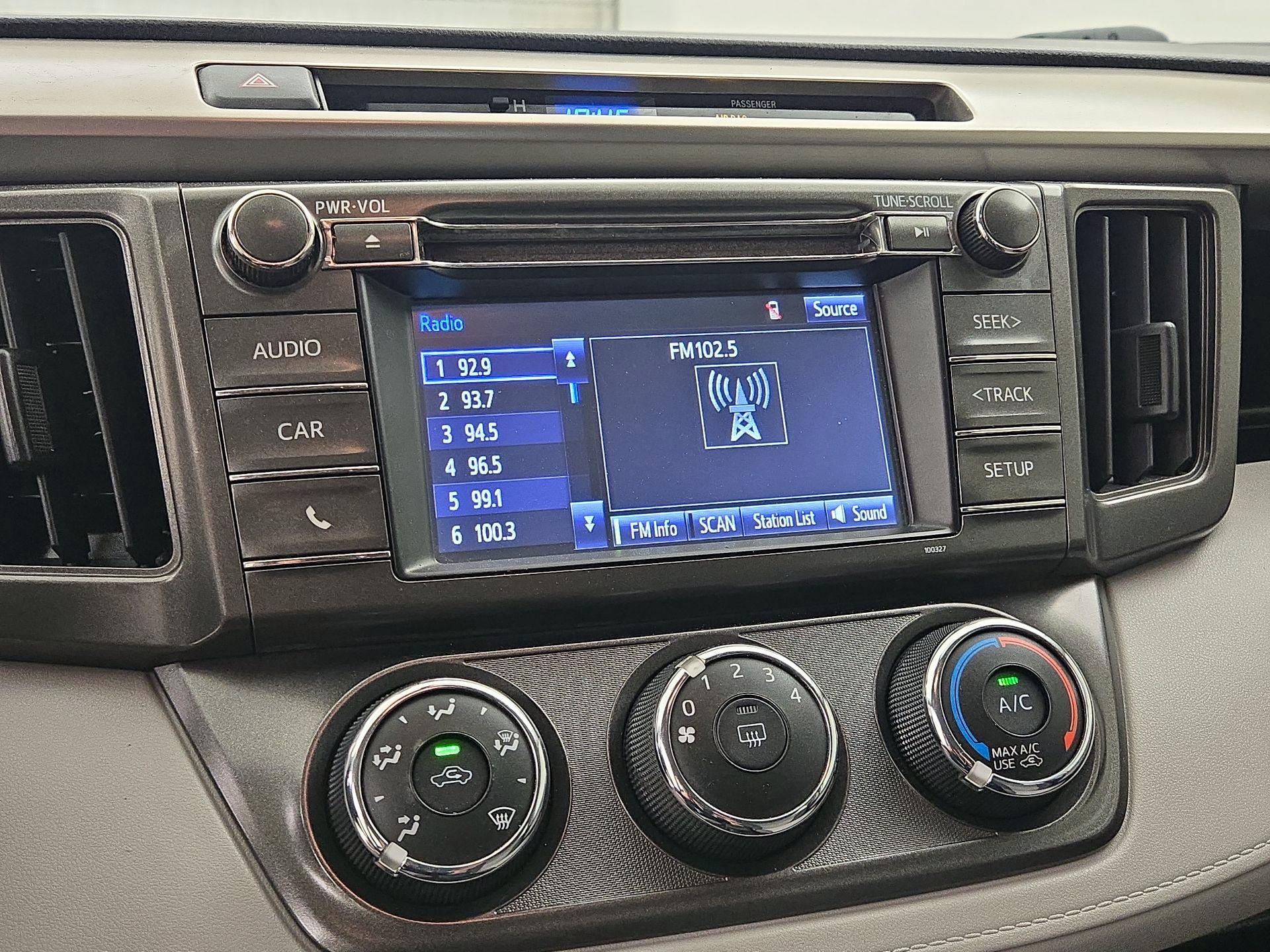 Thumbnail: 2015 Toyota RAV4 - 15